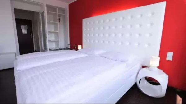 Bed in Cityhotel Monopol