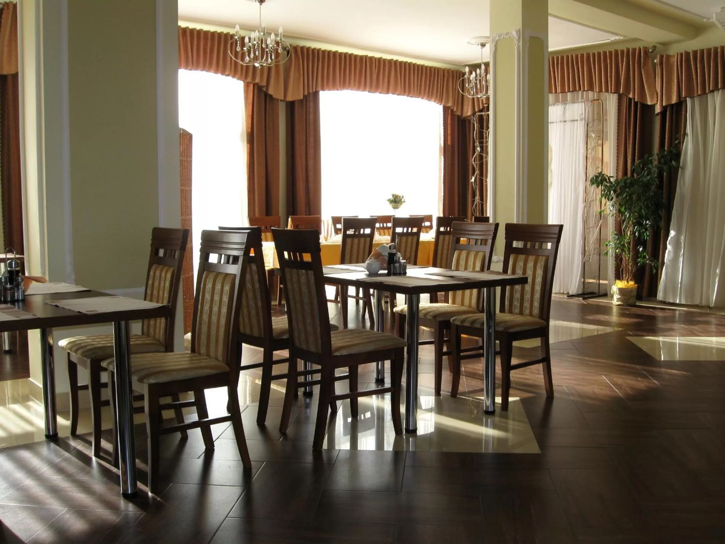 Restaurant/places to eat in Noclegi Sezam