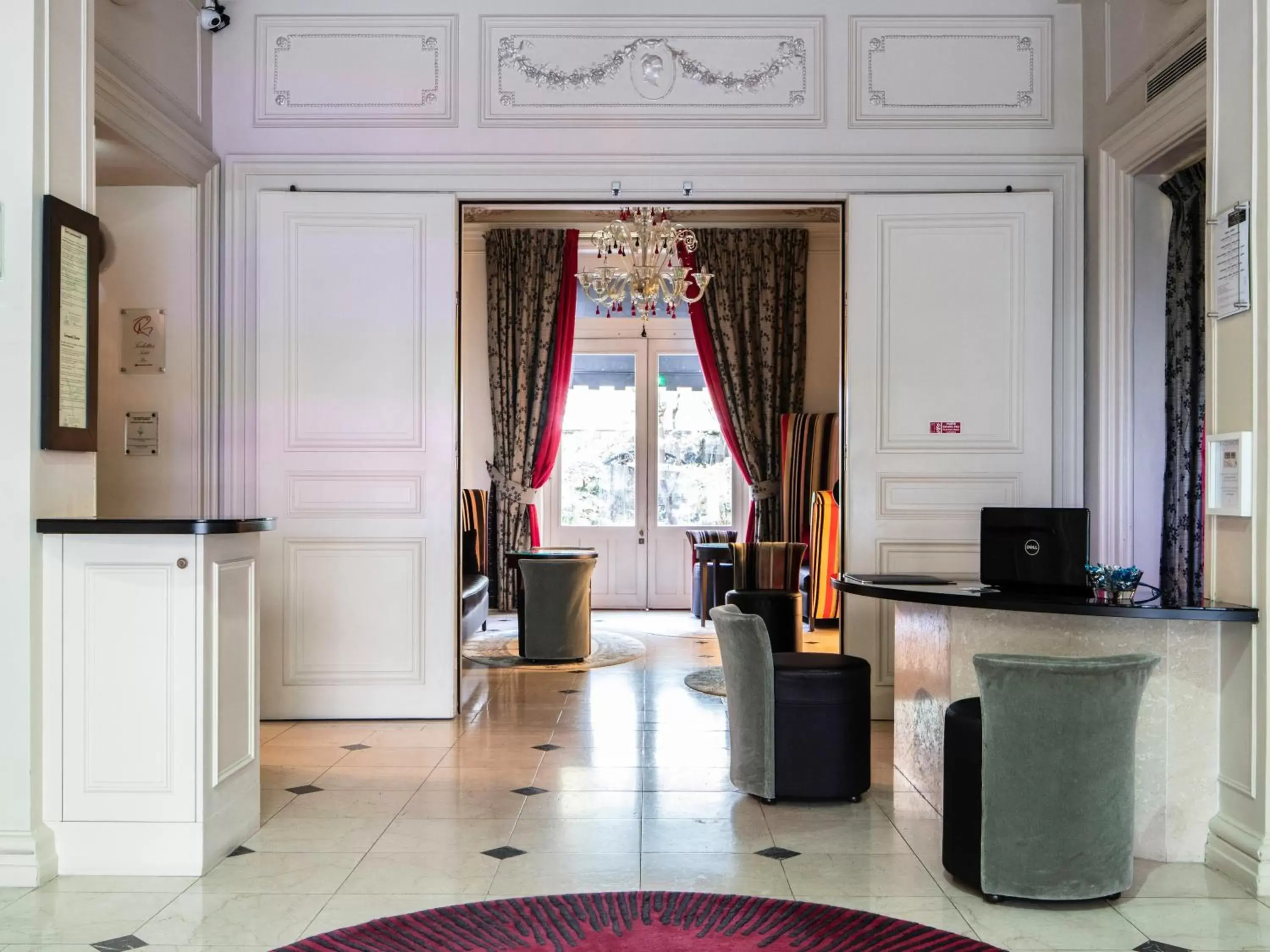 Lobby or reception in Hôtel Regent's Garden - Astotel