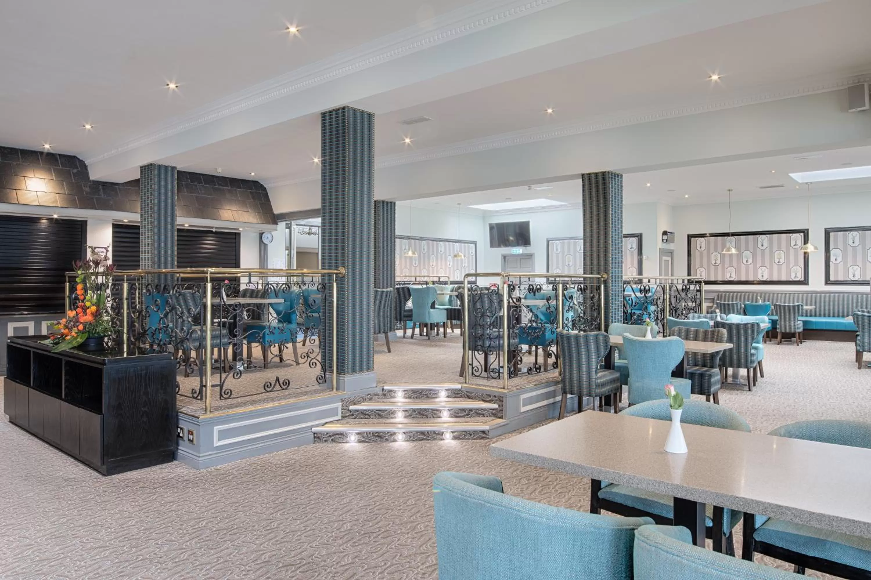 Restaurant/places to eat in Flannery's Hotel