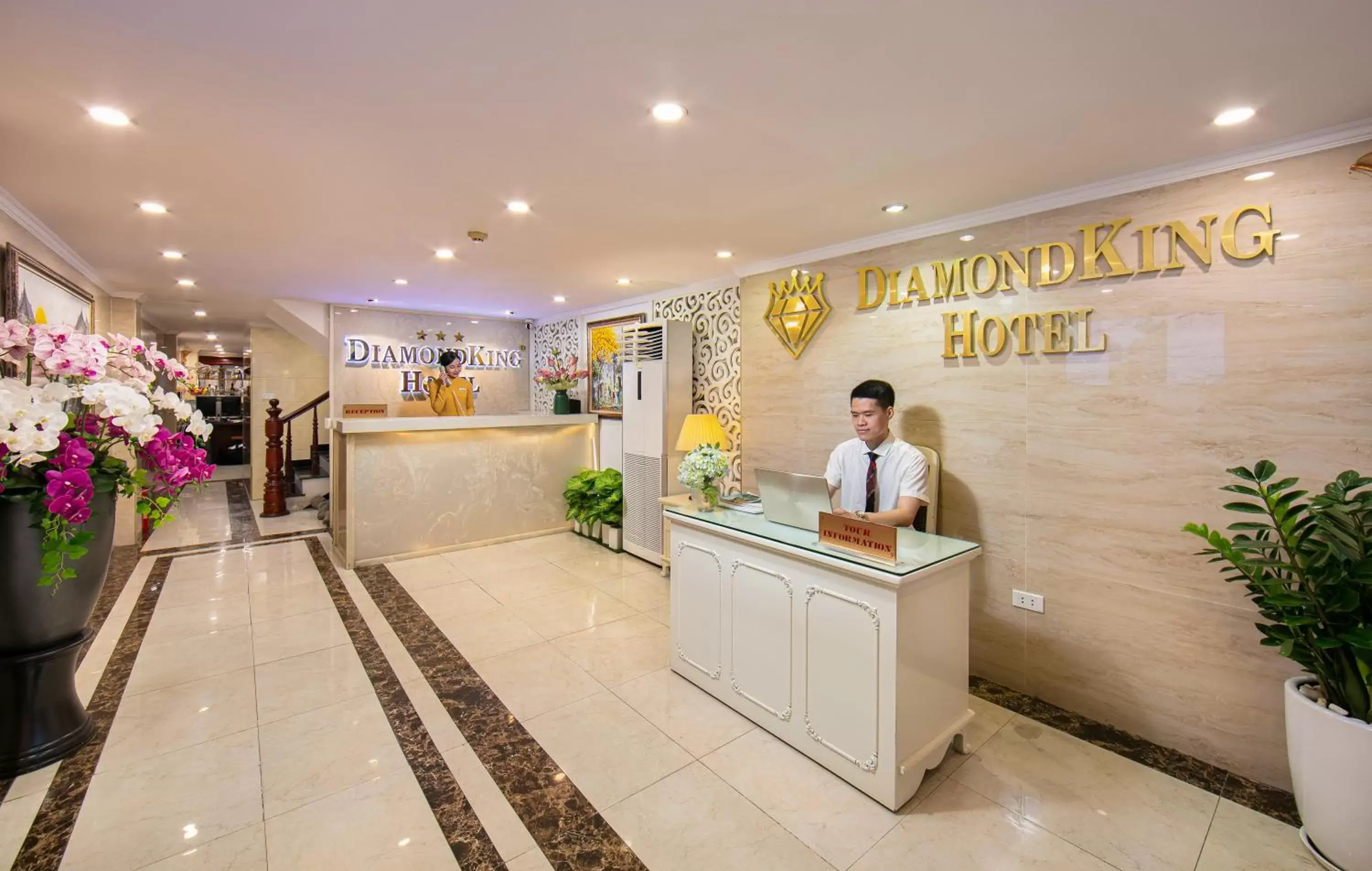 Staff, Lobby/Reception in Hanoi Diamond King Hotel & Travel