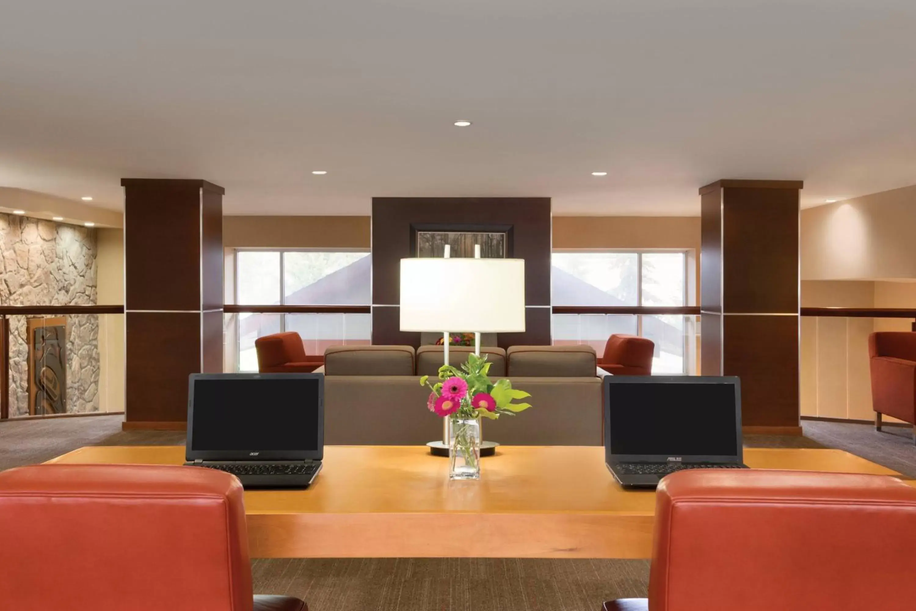 Business facilities in Four Points by Sheraton Victoria Gateway