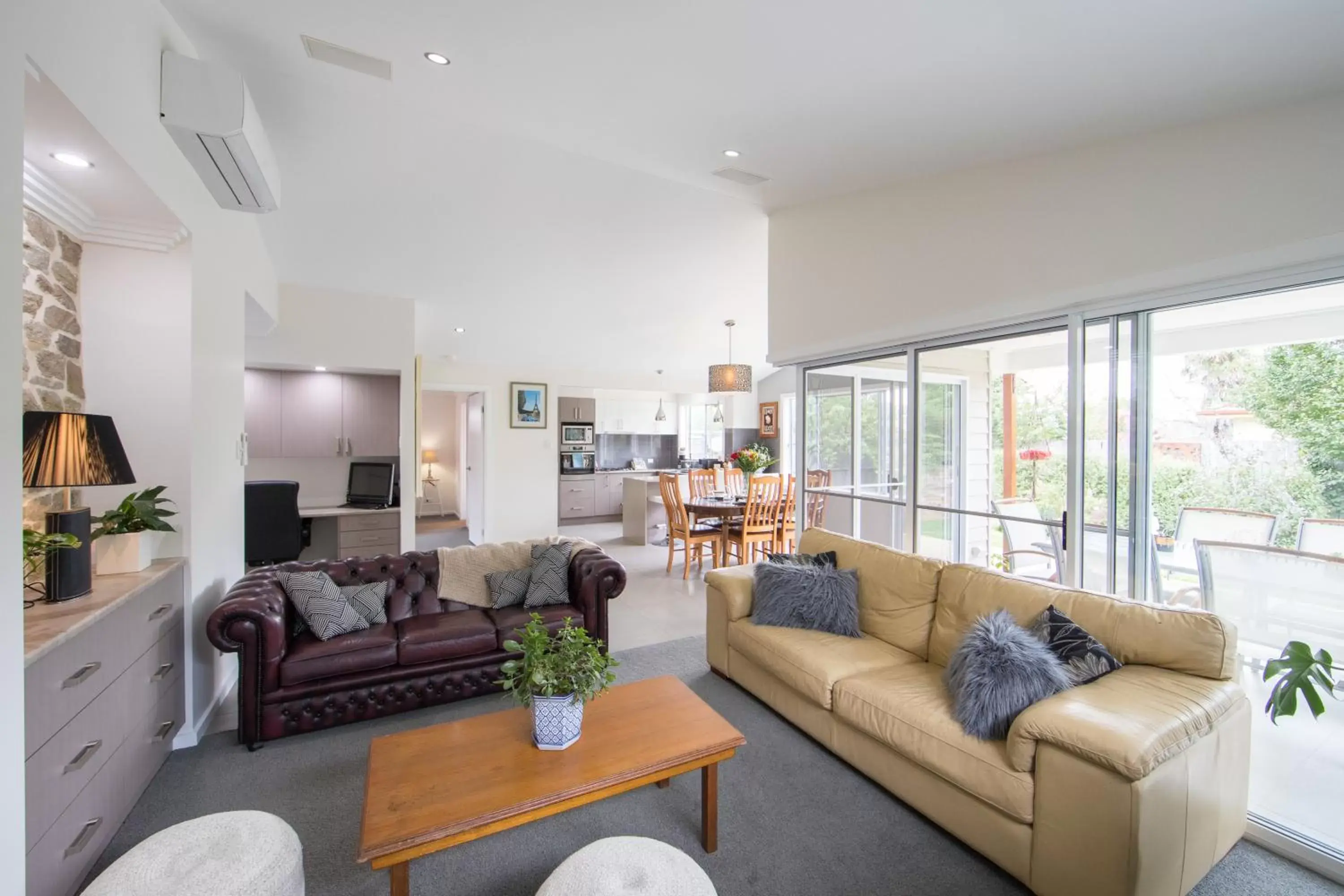 Communal lounge/ TV room, Seating Area in Armidale Cottage - House 2