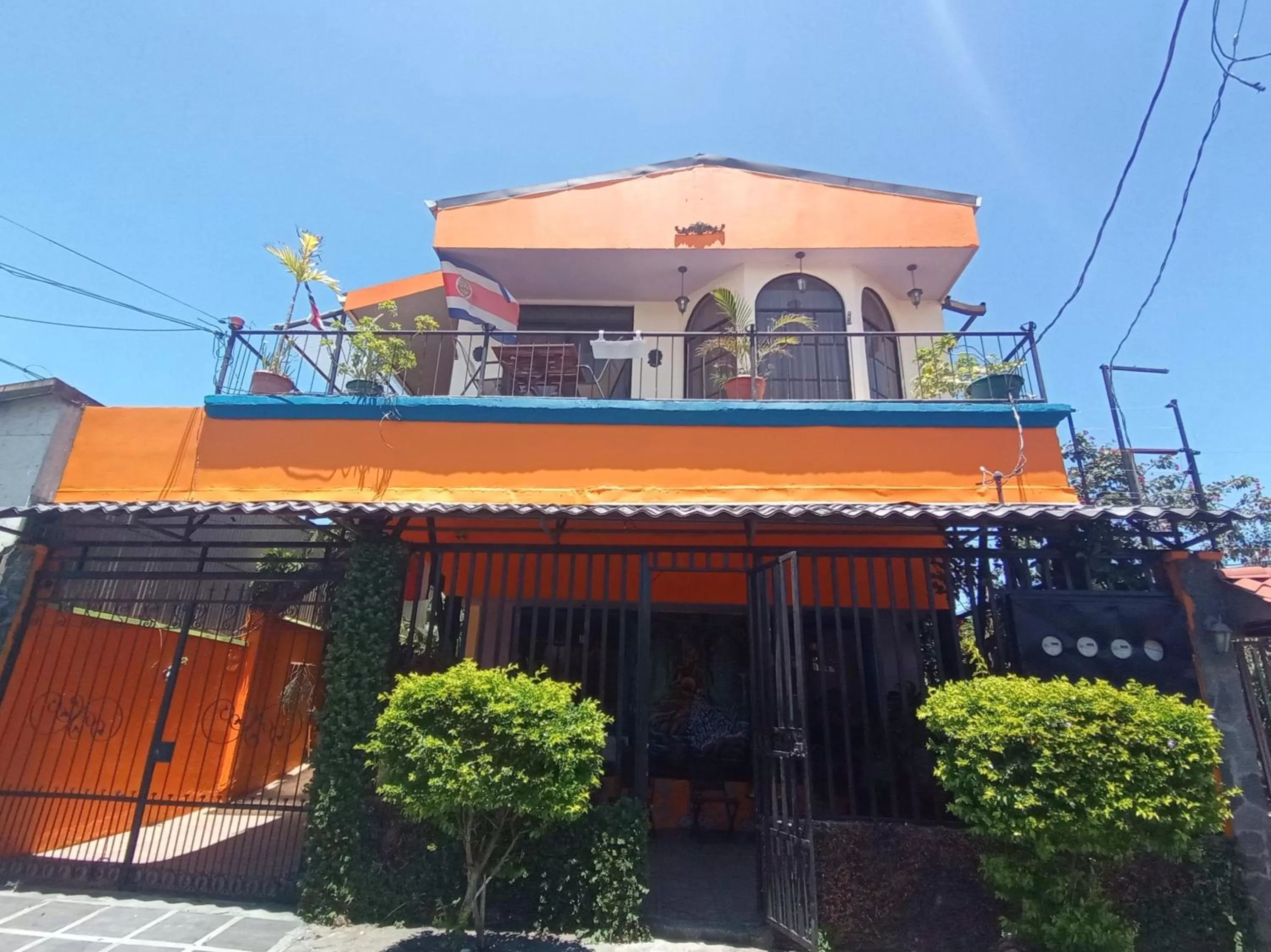 Property Building in Nirvana Apartament Hostal