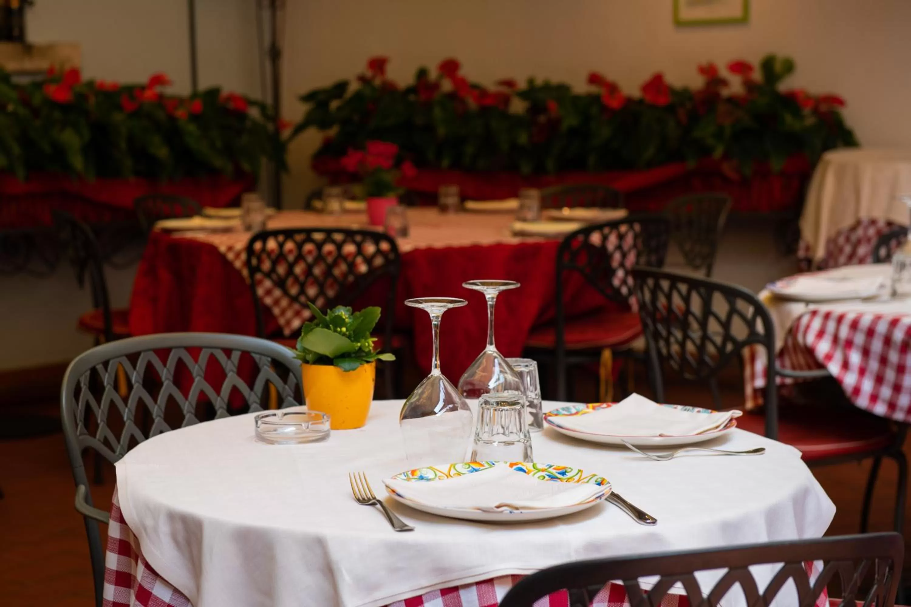 Restaurant/places to eat in Alessi Hotel Trattoria