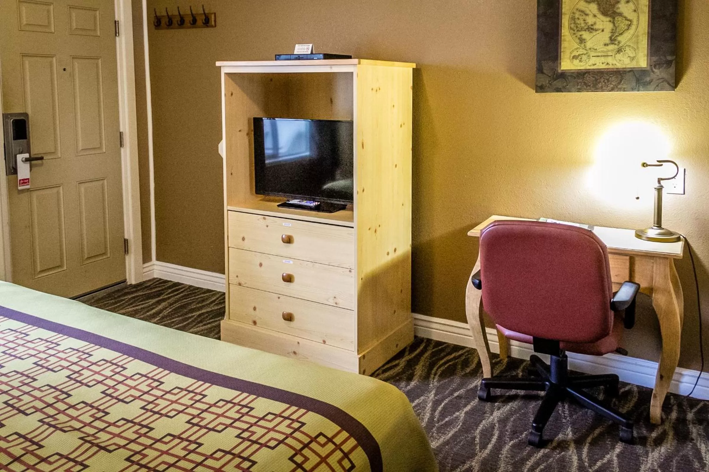 TV and multimedia, Bed in Green Gables Motel & Suites
