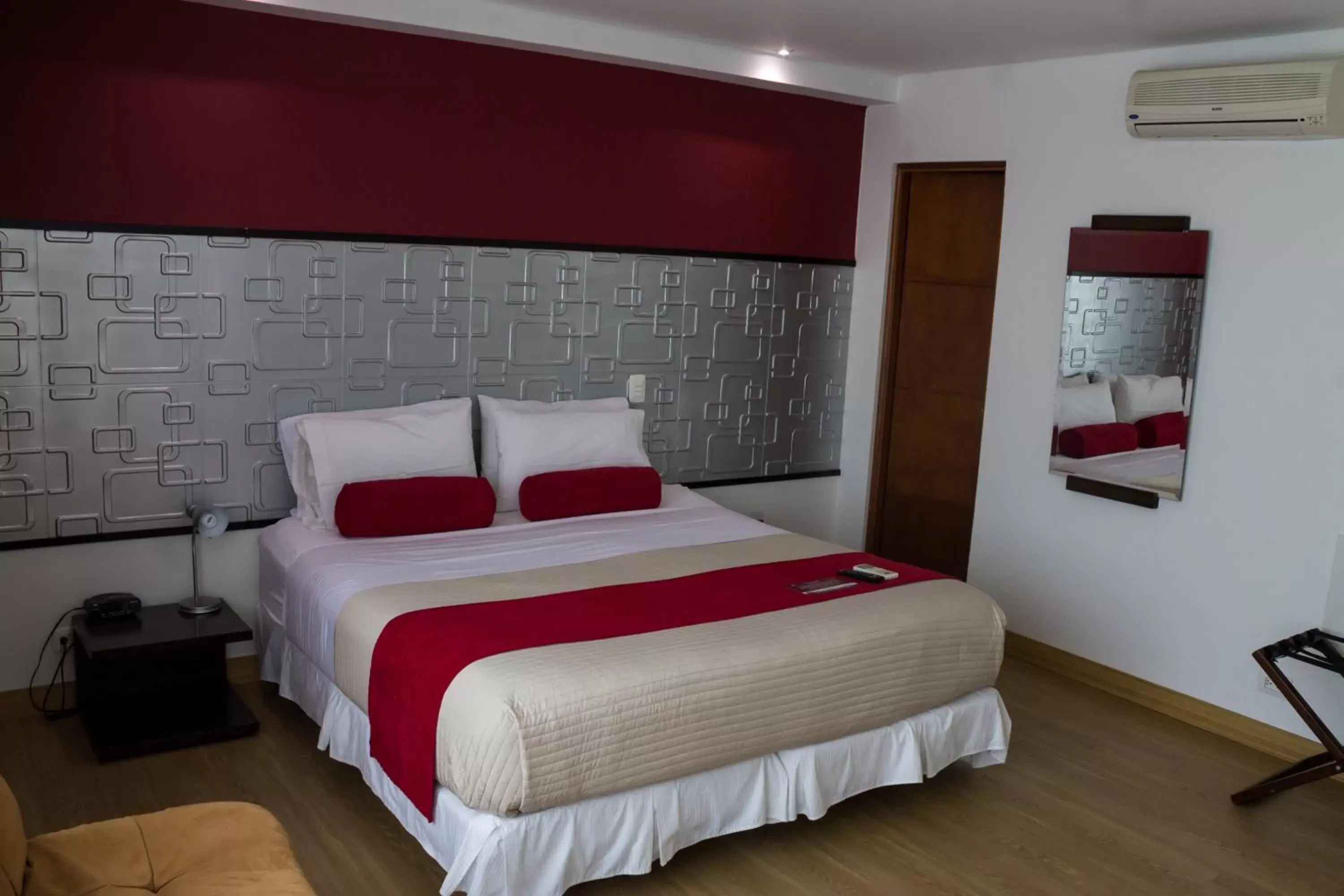 Bedroom, Room Photo in Hotel Florencia Plaza