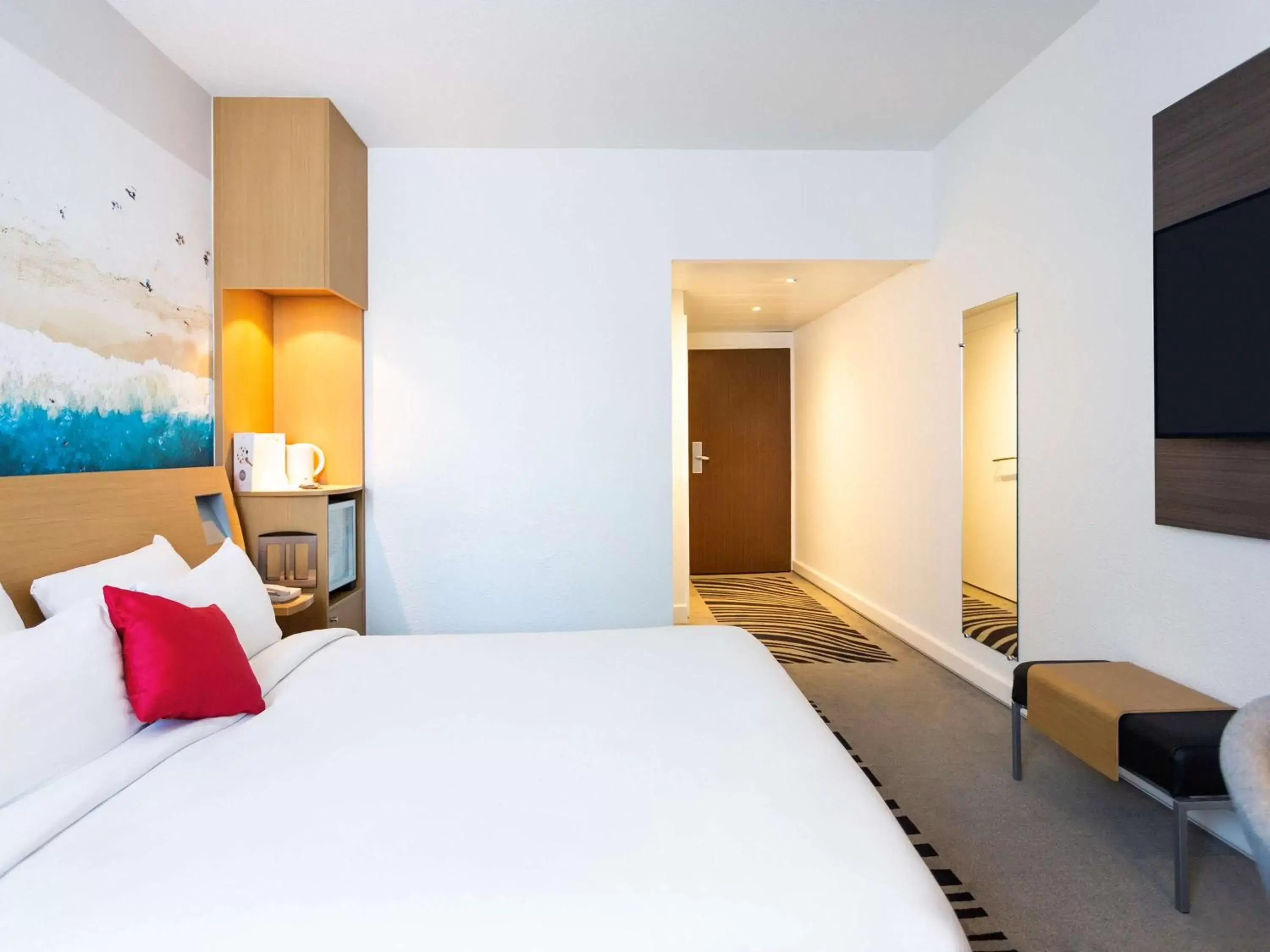 Photo of the whole room, Bed in Novotel Bordeaux Centre Ville