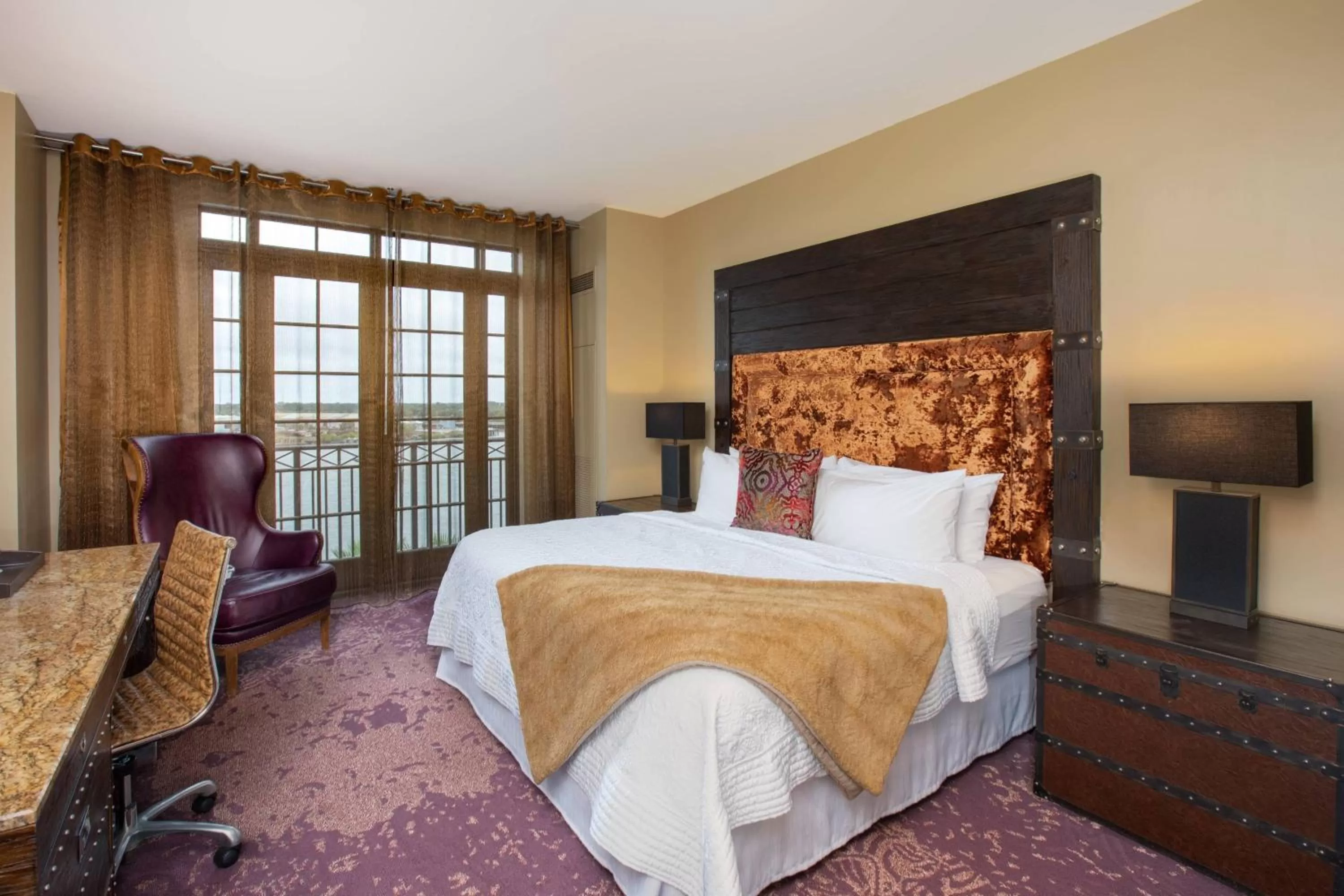 Photo of the whole room, Bed in The Bohemian Hotel Savannah Riverfront, Autograph Collection