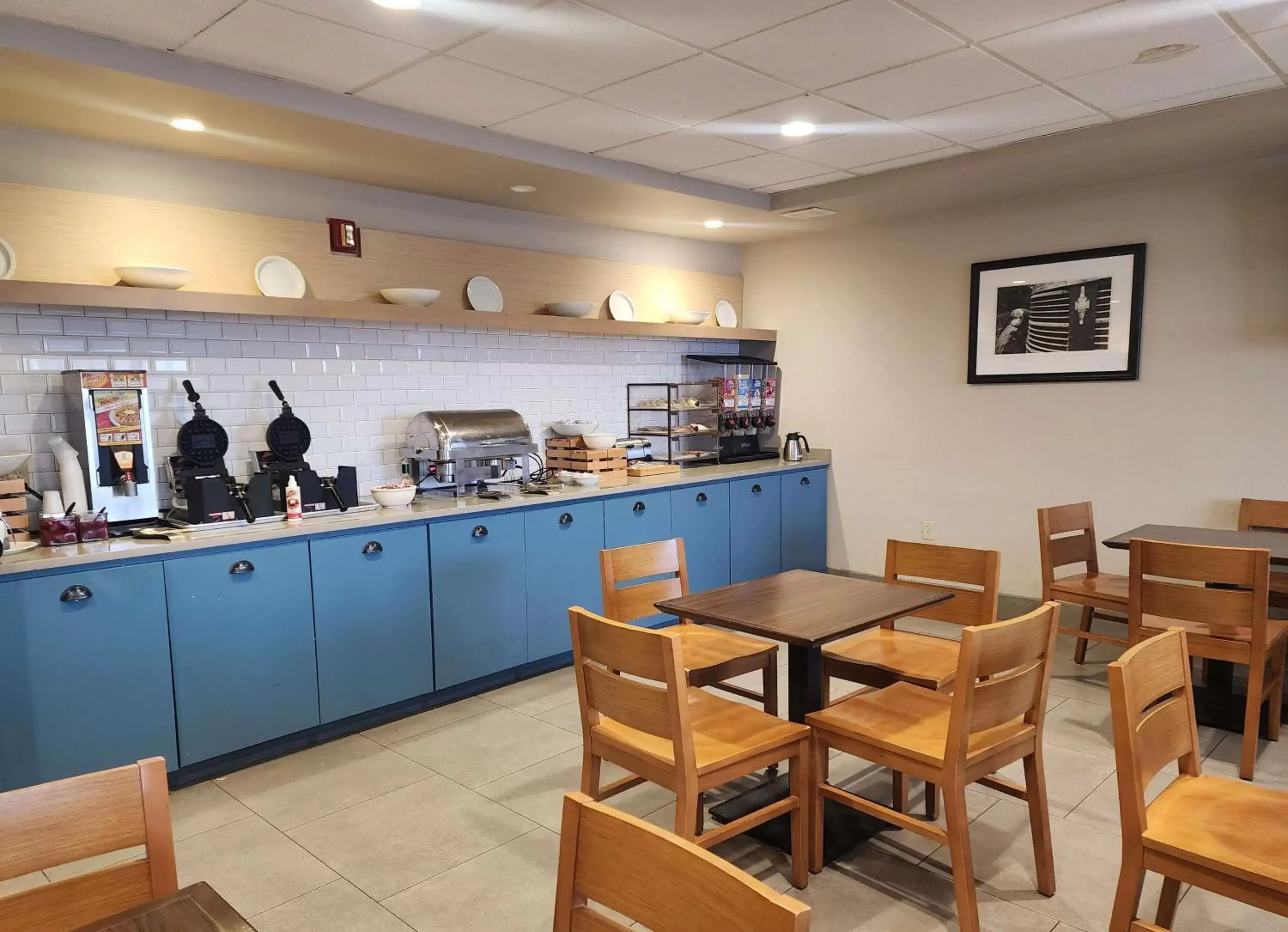 Breakfast, Restaurant/Places to Eat in Country Inn & Suites by Radisson, Green Bay, WI
