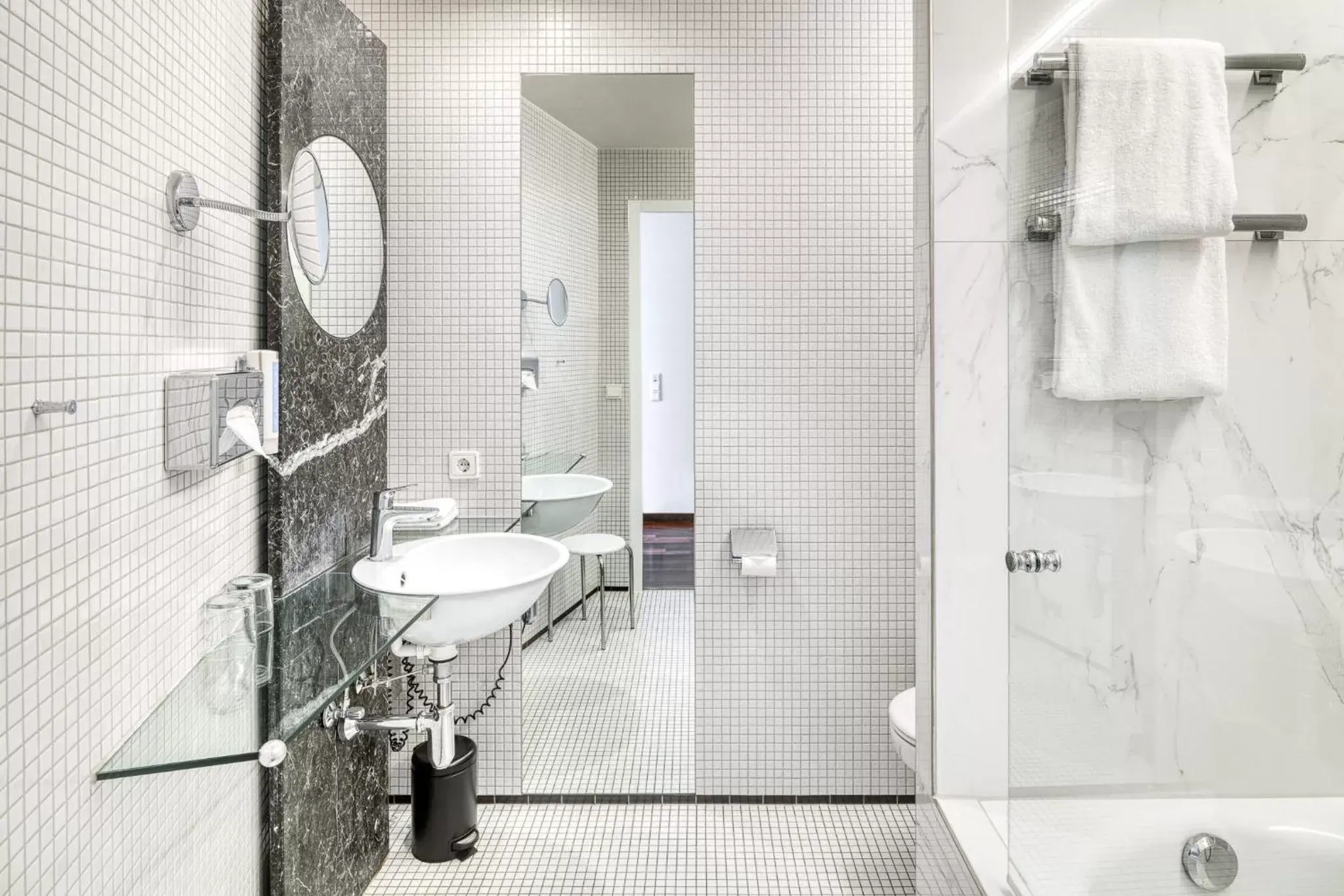 Bathroom in Vienna House by Wyndham Martinspark Dornbirn