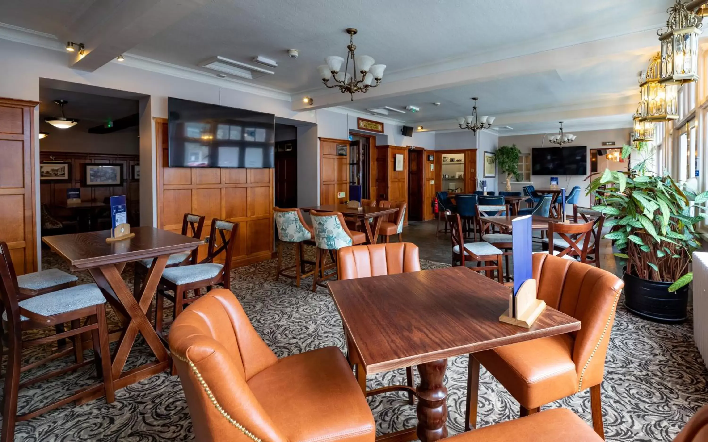 Restaurant/Places to Eat in White Lion Royal Hotel