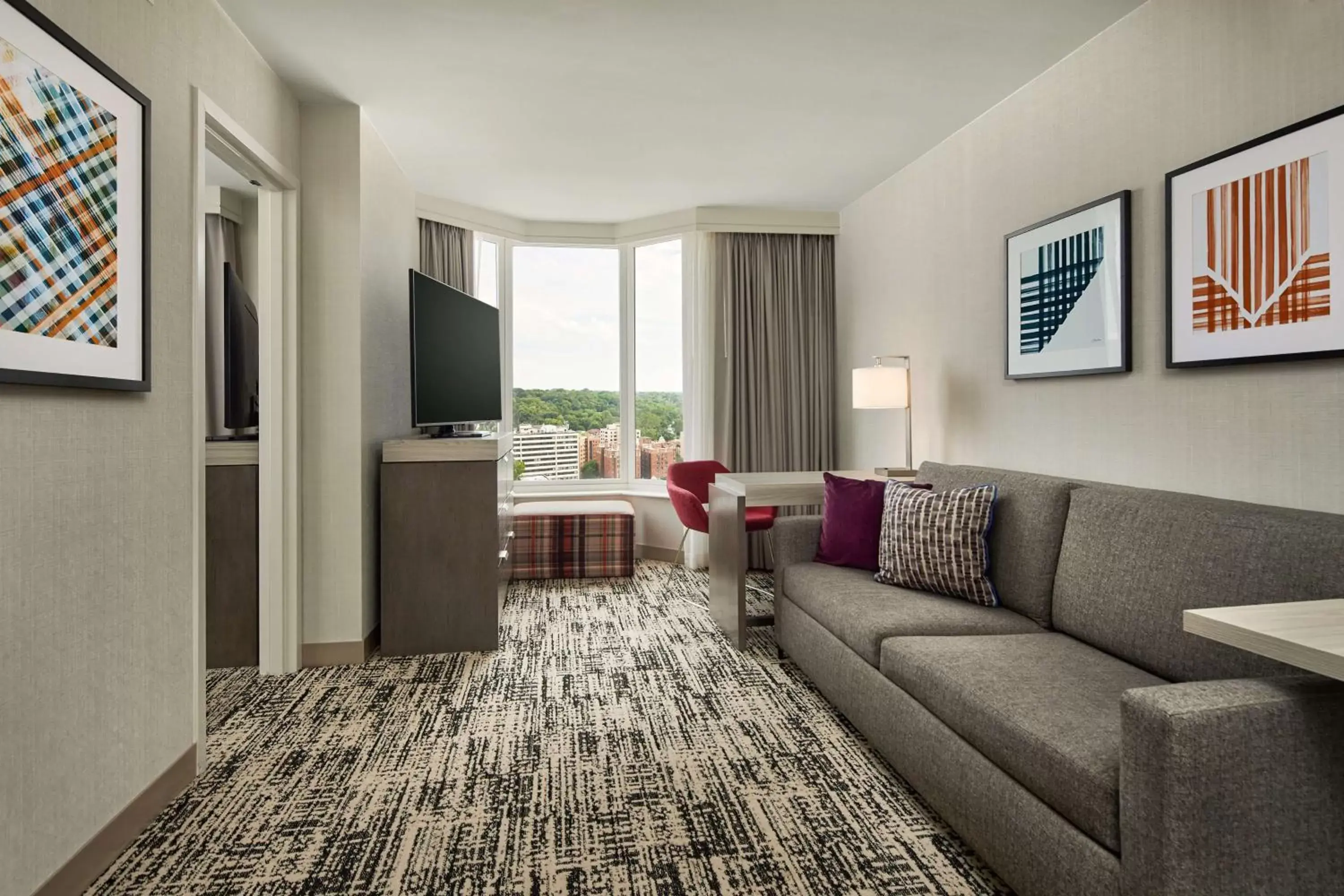 Bedroom, Seating Area in Hilton Kansas City Country Club Plaza