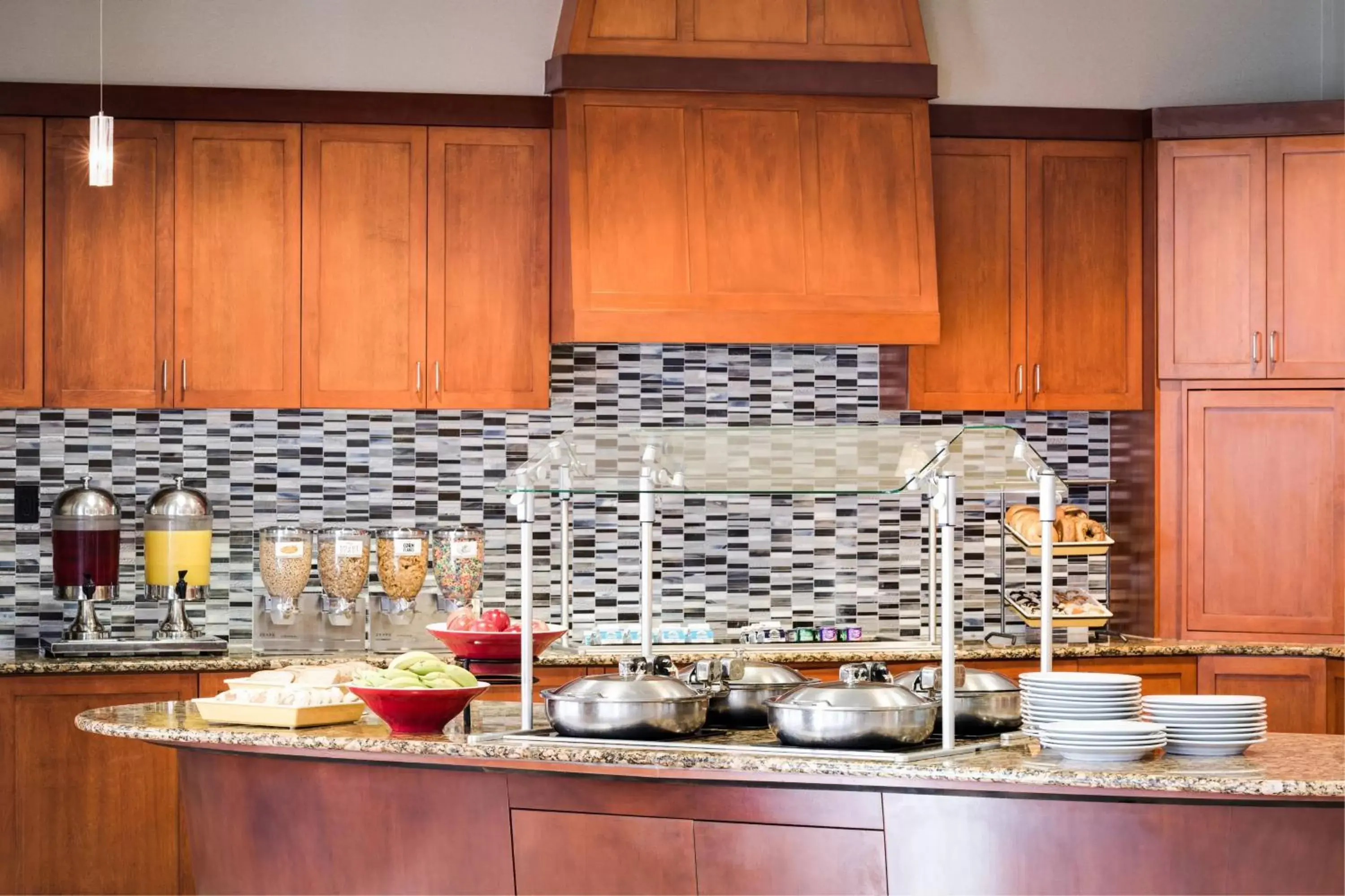 Breakfast, Kitchen/Kitchenette in Residence Inn by Marriott National Harbor Washington, D.C. Area