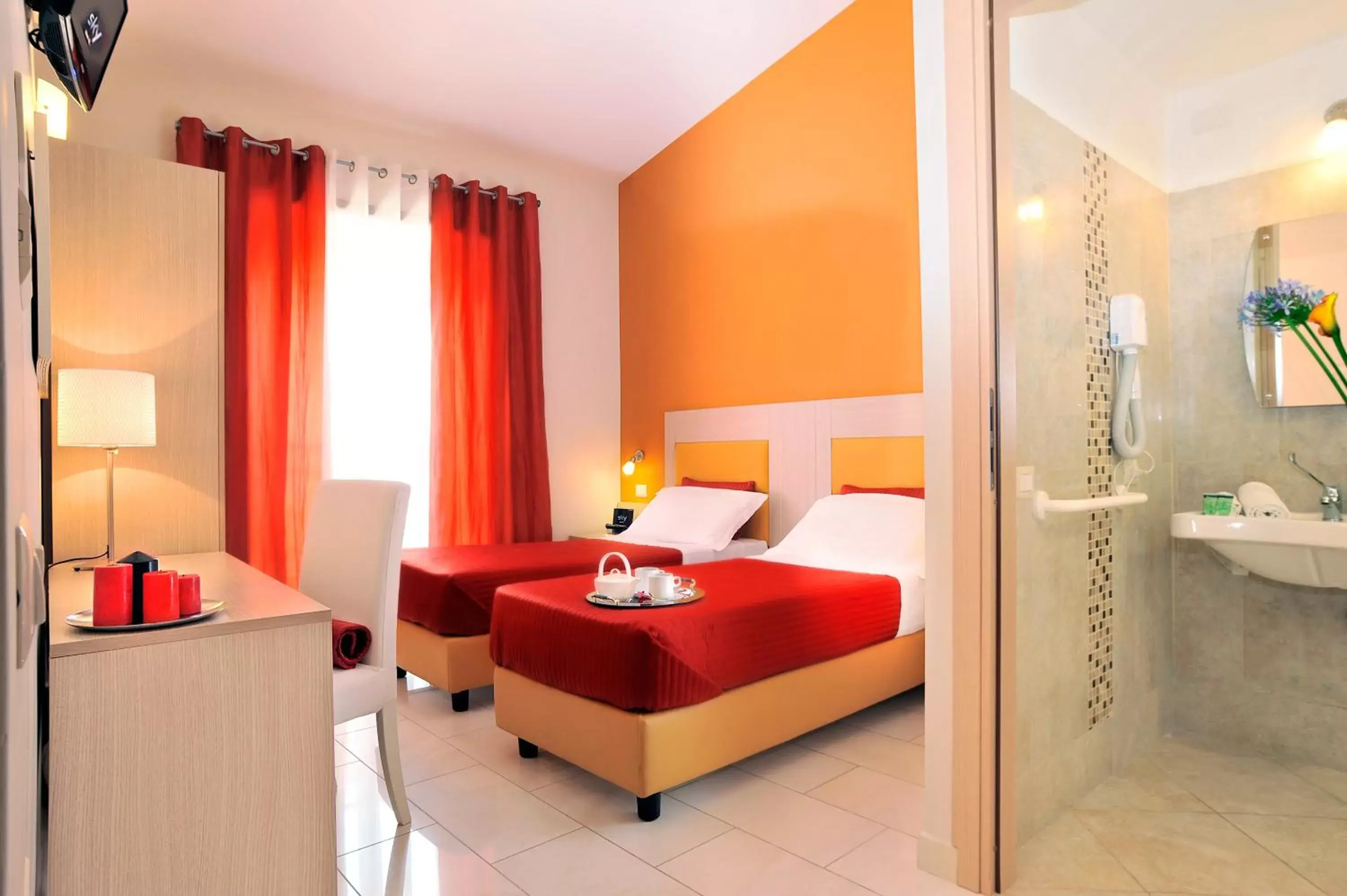 Photo of the whole room, Bed in Hotel Scott House Photo of the whole room, Bed in Hotel Scott House