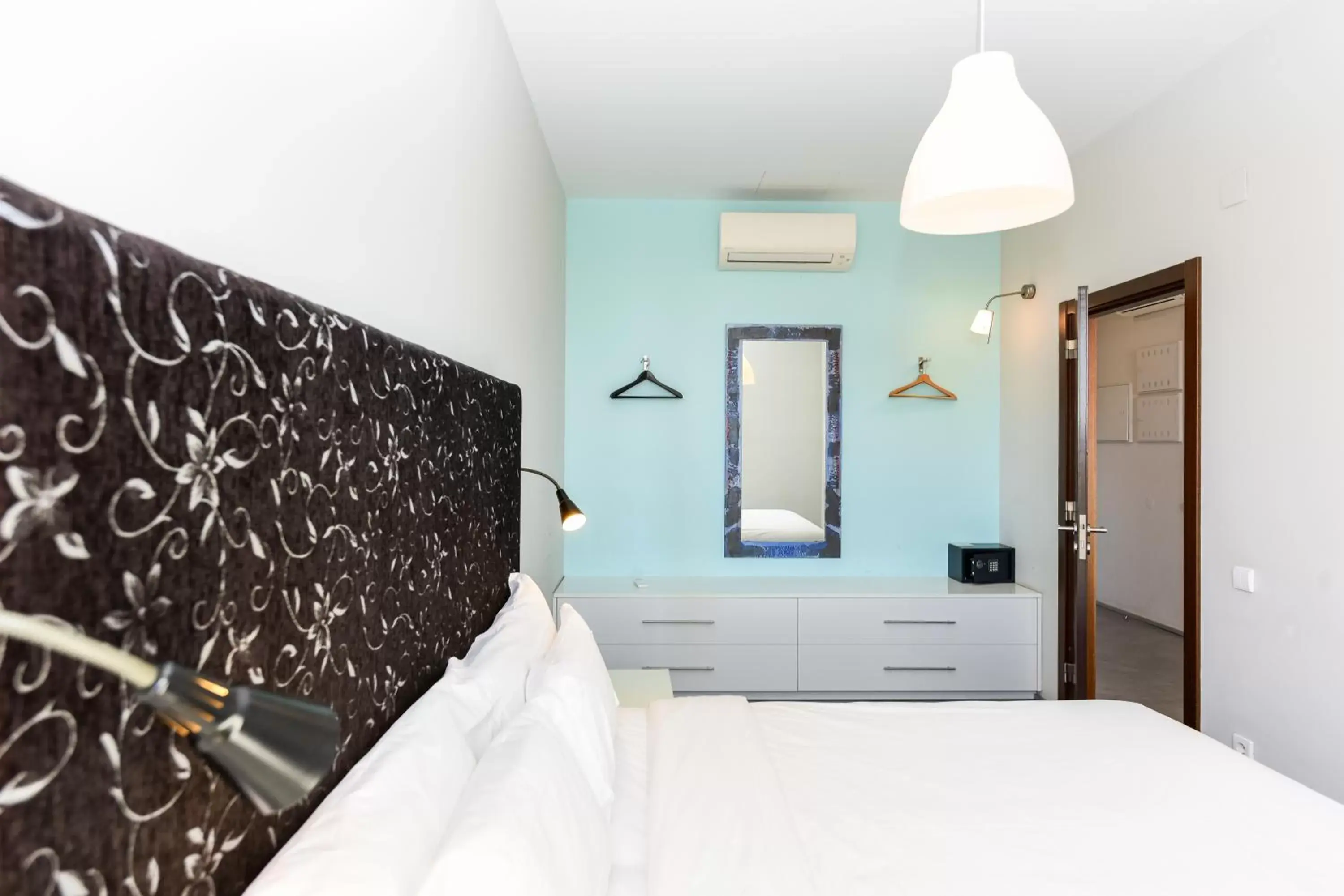 Bedroom, Bed in Alfama - Lisbon Lounge Suites