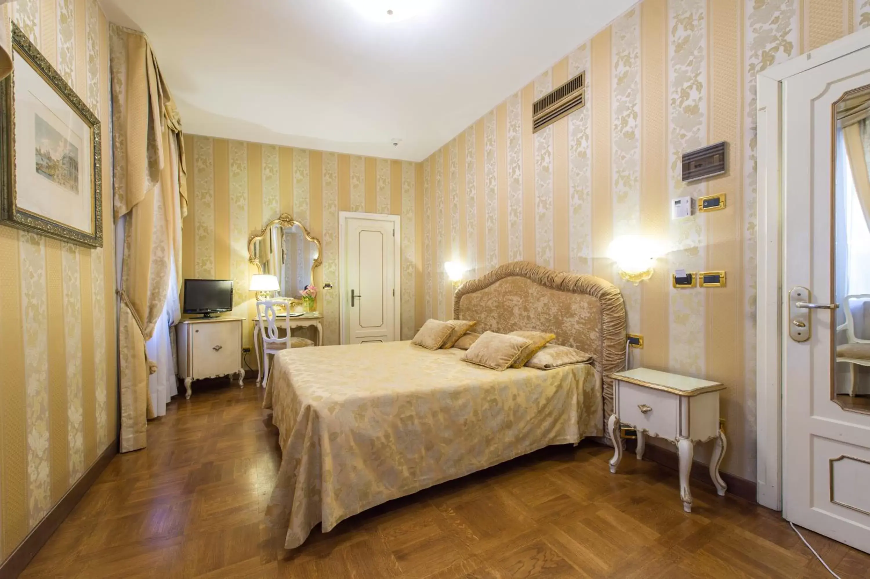 Bed in Hotel San Zaccaria