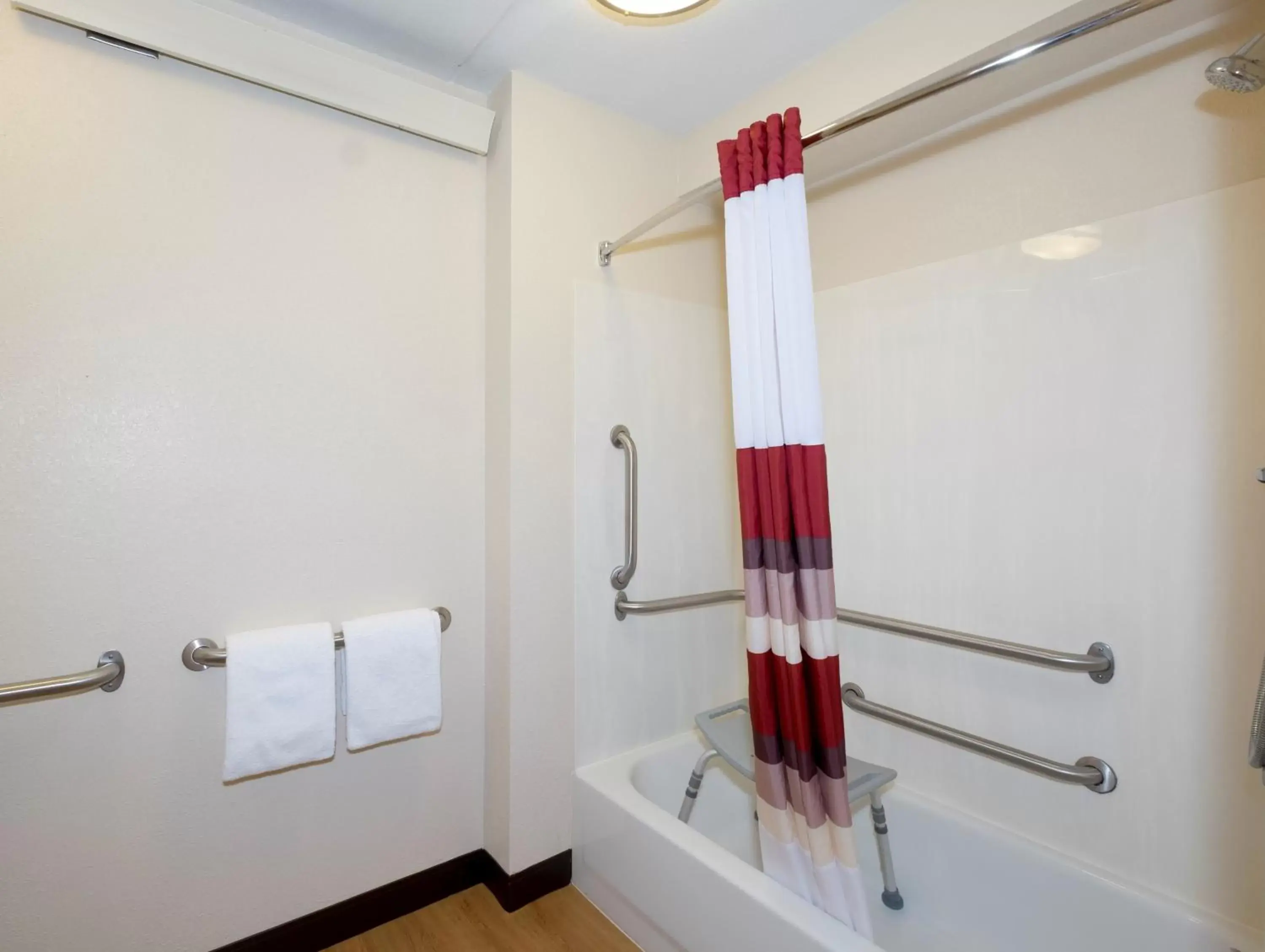 Other, Bathroom in Red Roof Inn PLUS+ Columbus - Dublin