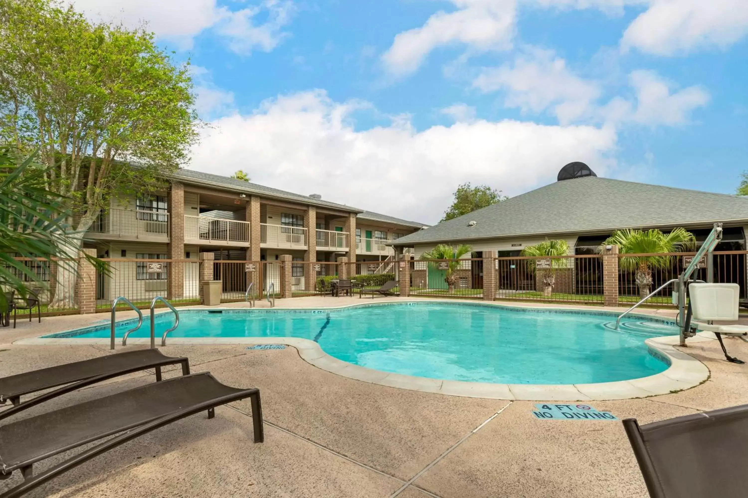 Pool view, Swimming Pool in Best Western Mcallen Medical Center