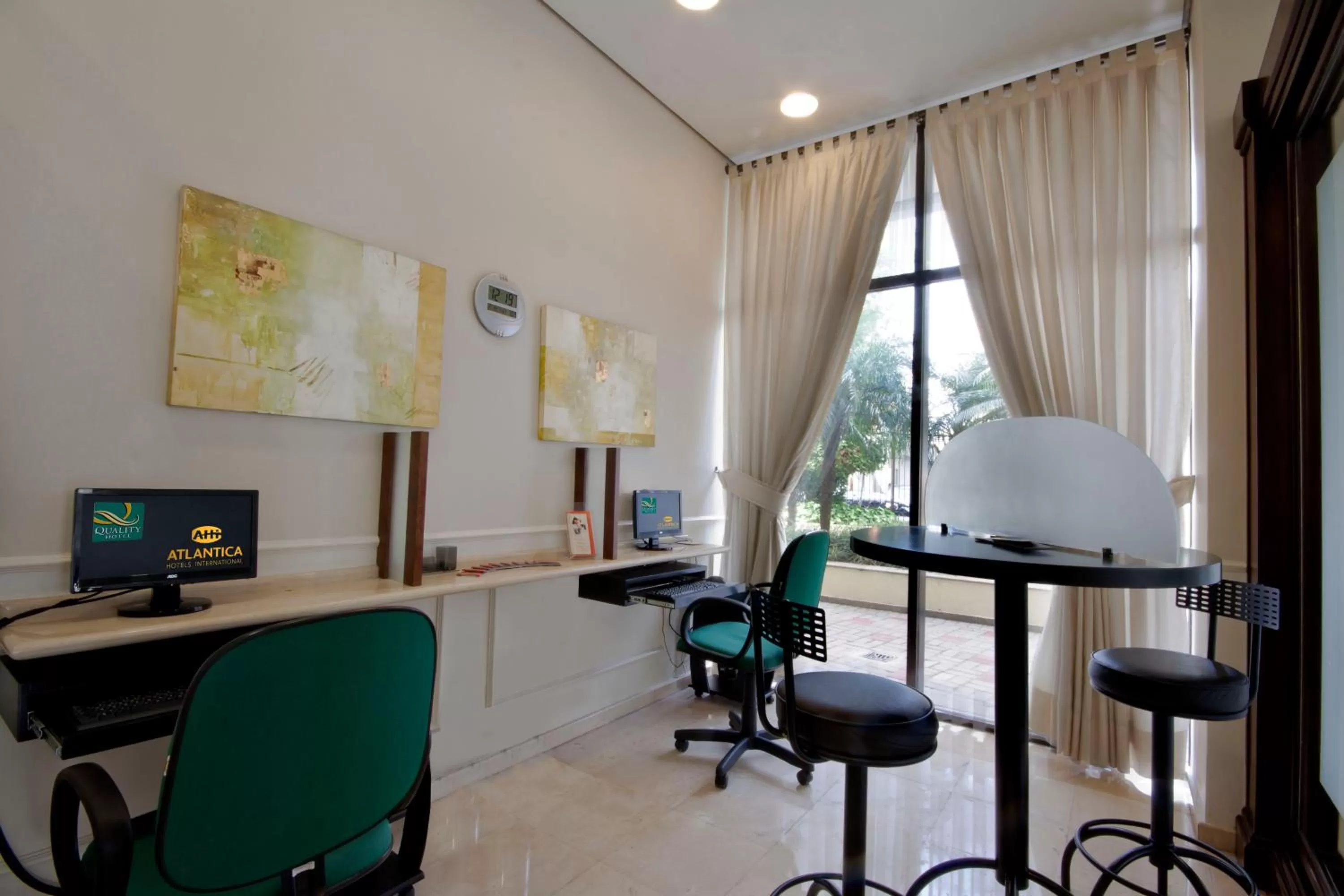 TV and multimedia in Quality Suites Vila Olimpia