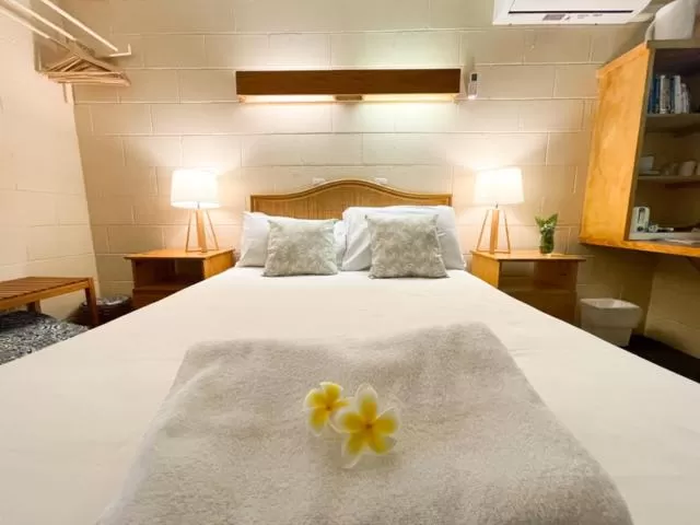 Bed in Tallow Beach Motel