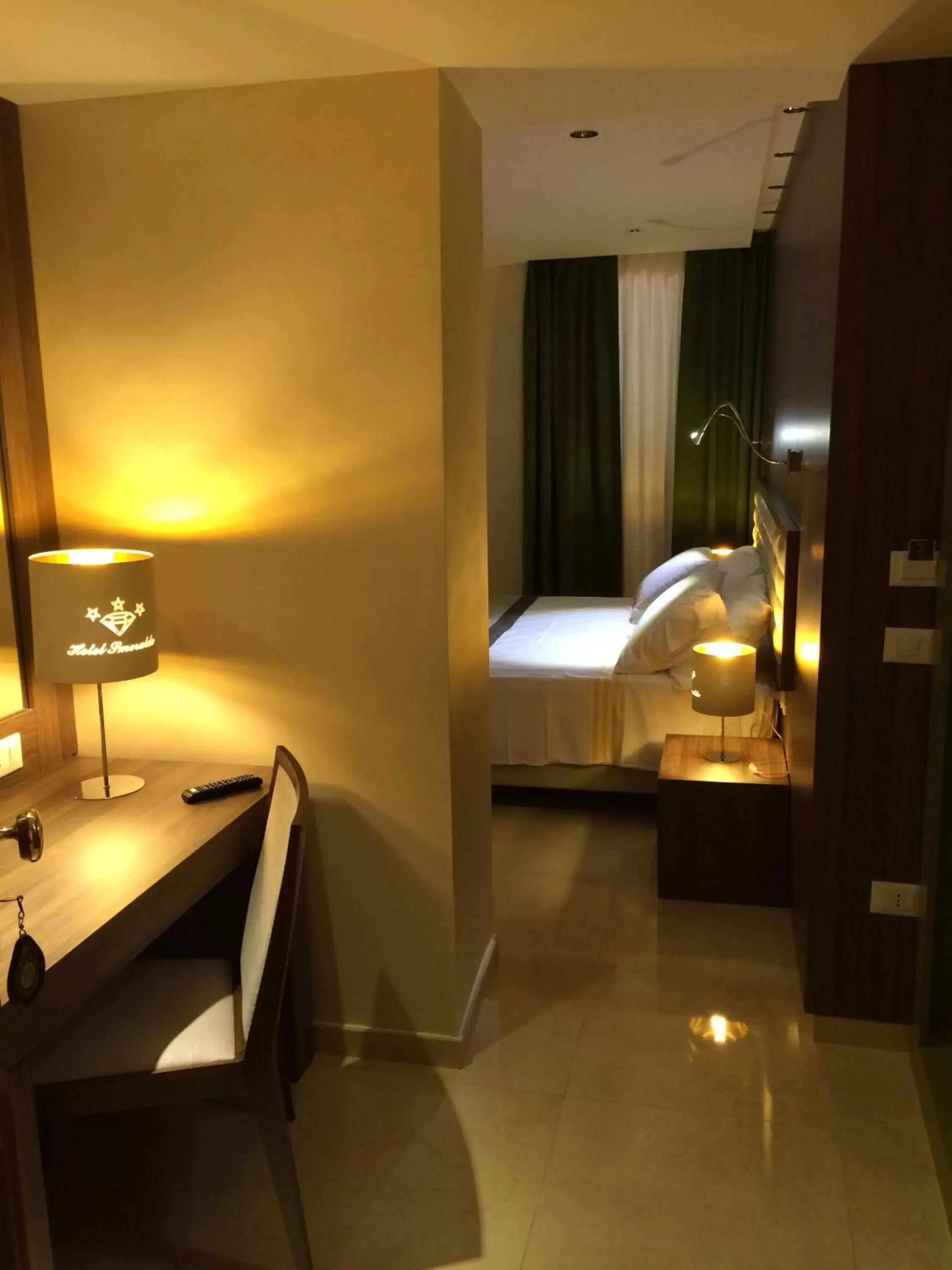 Bedroom, Bed in Hotel Smeraldo