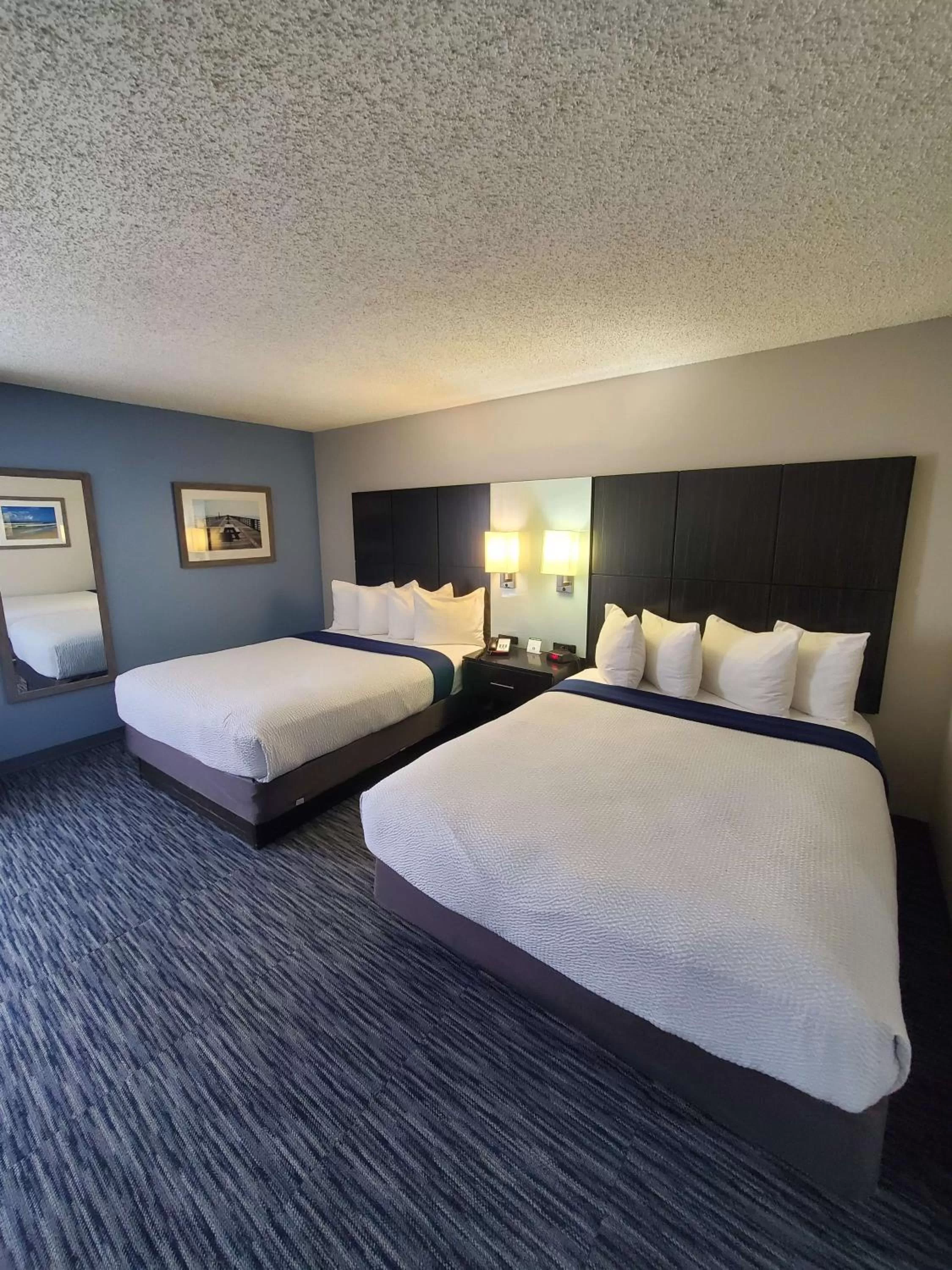 Queen Suite with Two Queen Beds and Sofa Bed in Best Western Southside Hotel & Suites