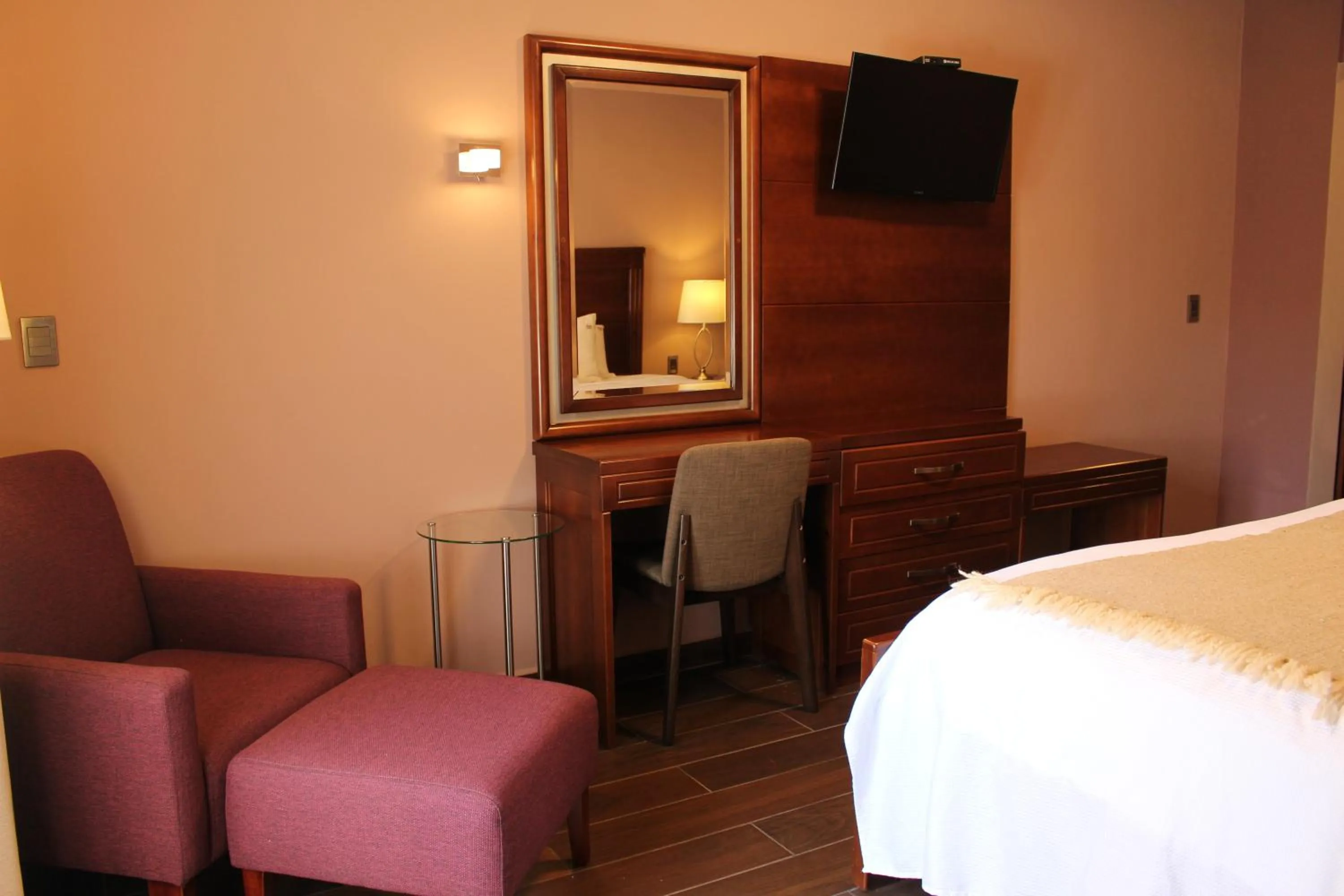 Photo of the whole room, Bed in La Estancia