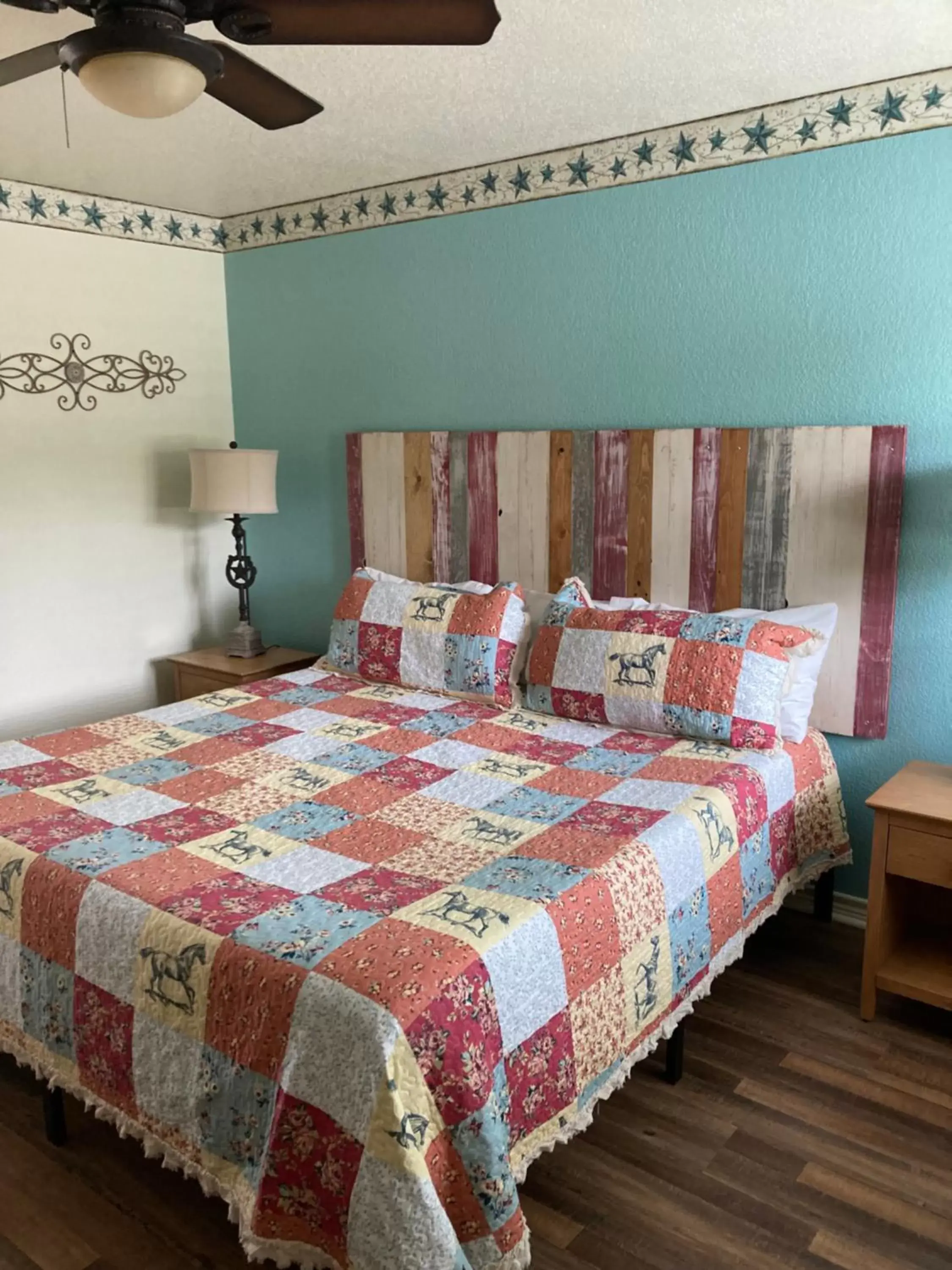 Bedroom, Bed in Horseshoe Riverside Lodge