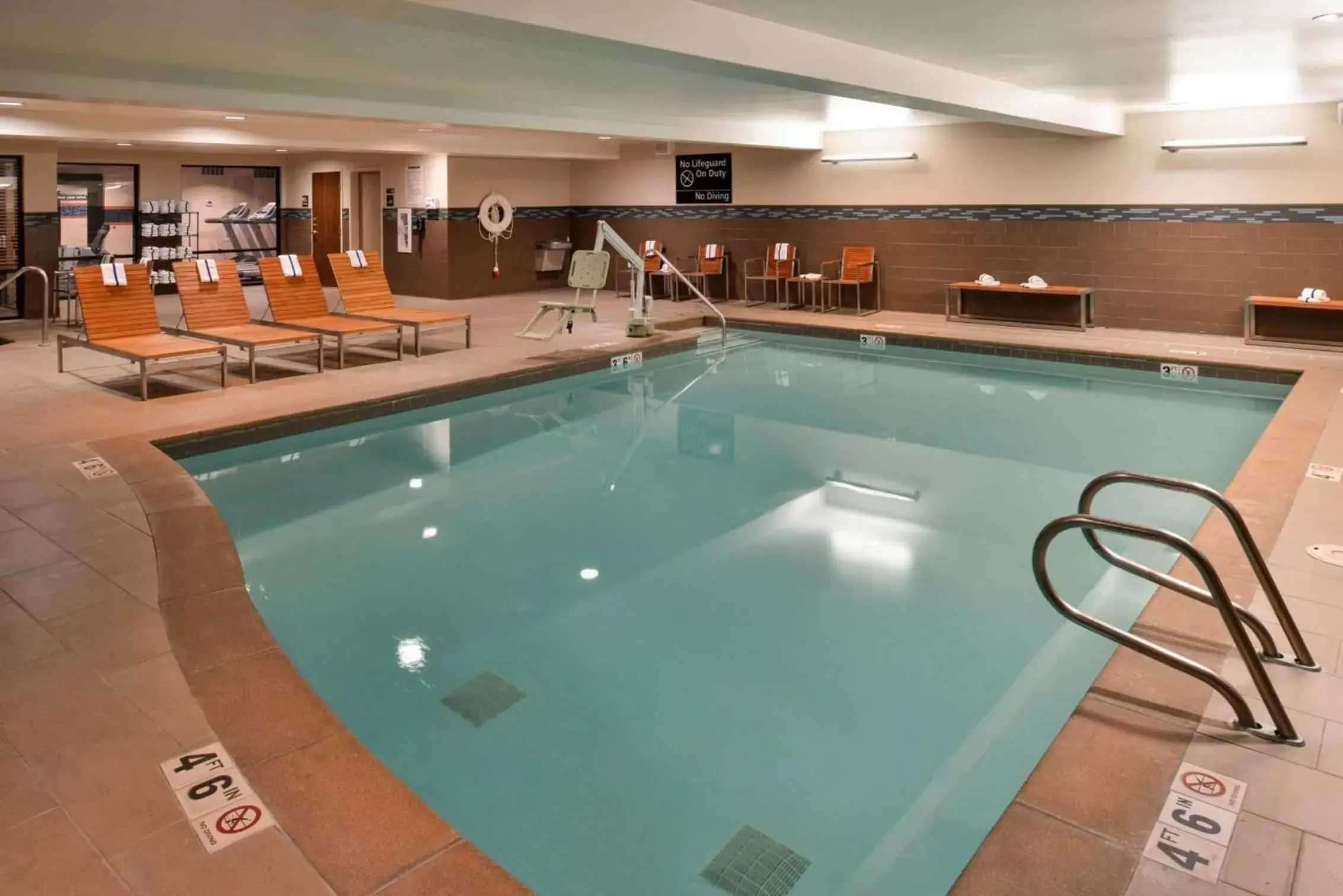 Swimming Pool in Hampton Inn & Suites Tacoma/Puyallup