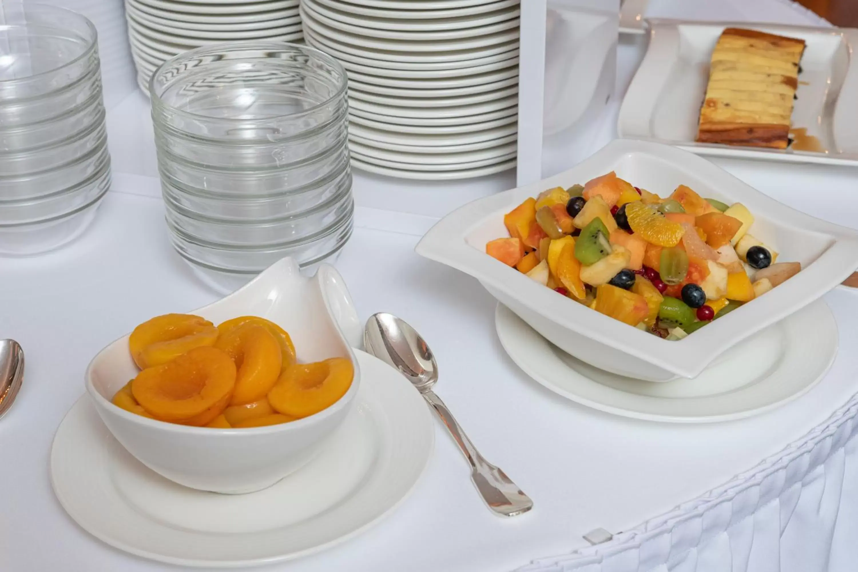 Continental breakfast, Food in Grand Hotel Cravat