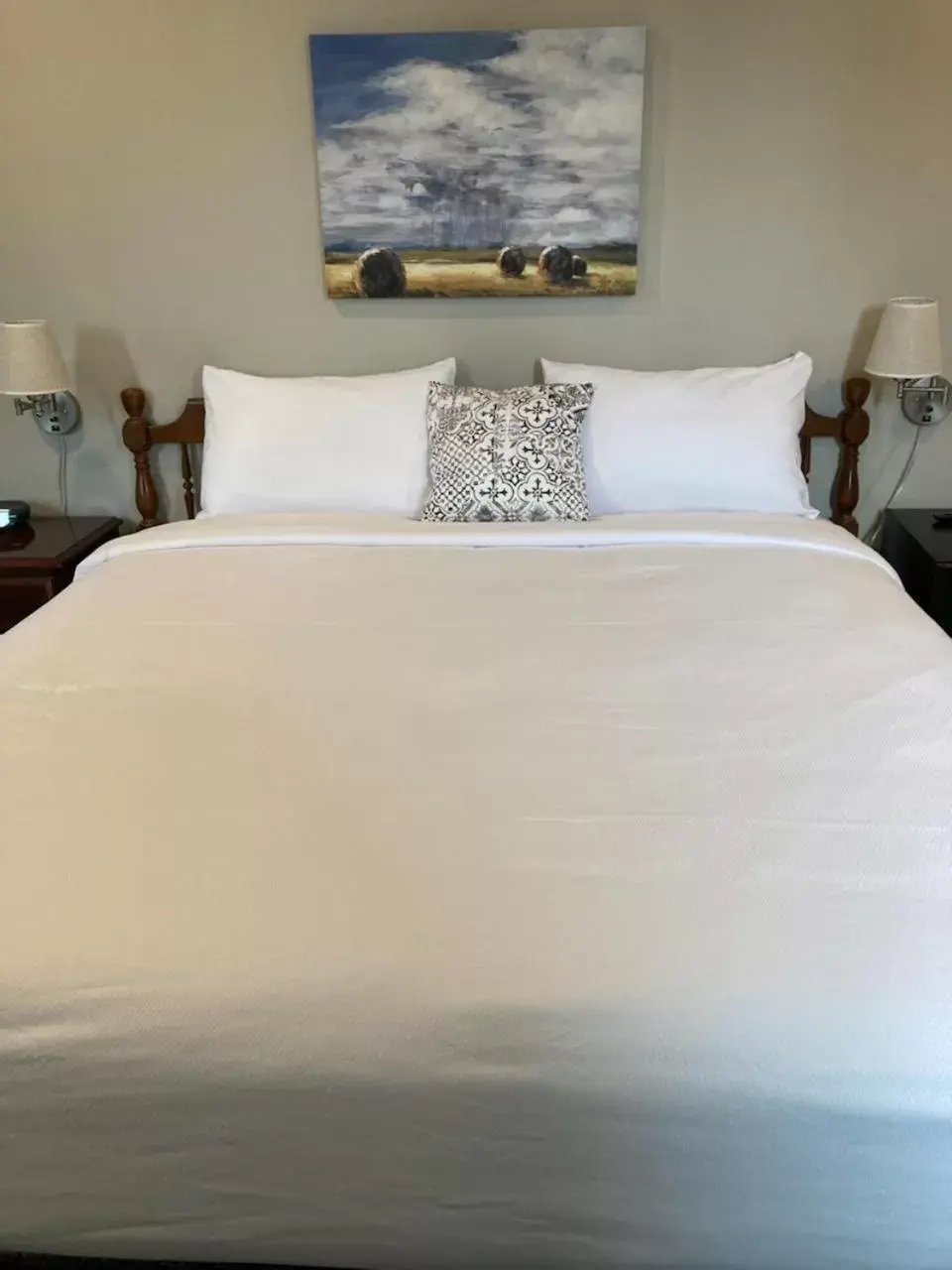 Bed in Country Squire Inn and Suites