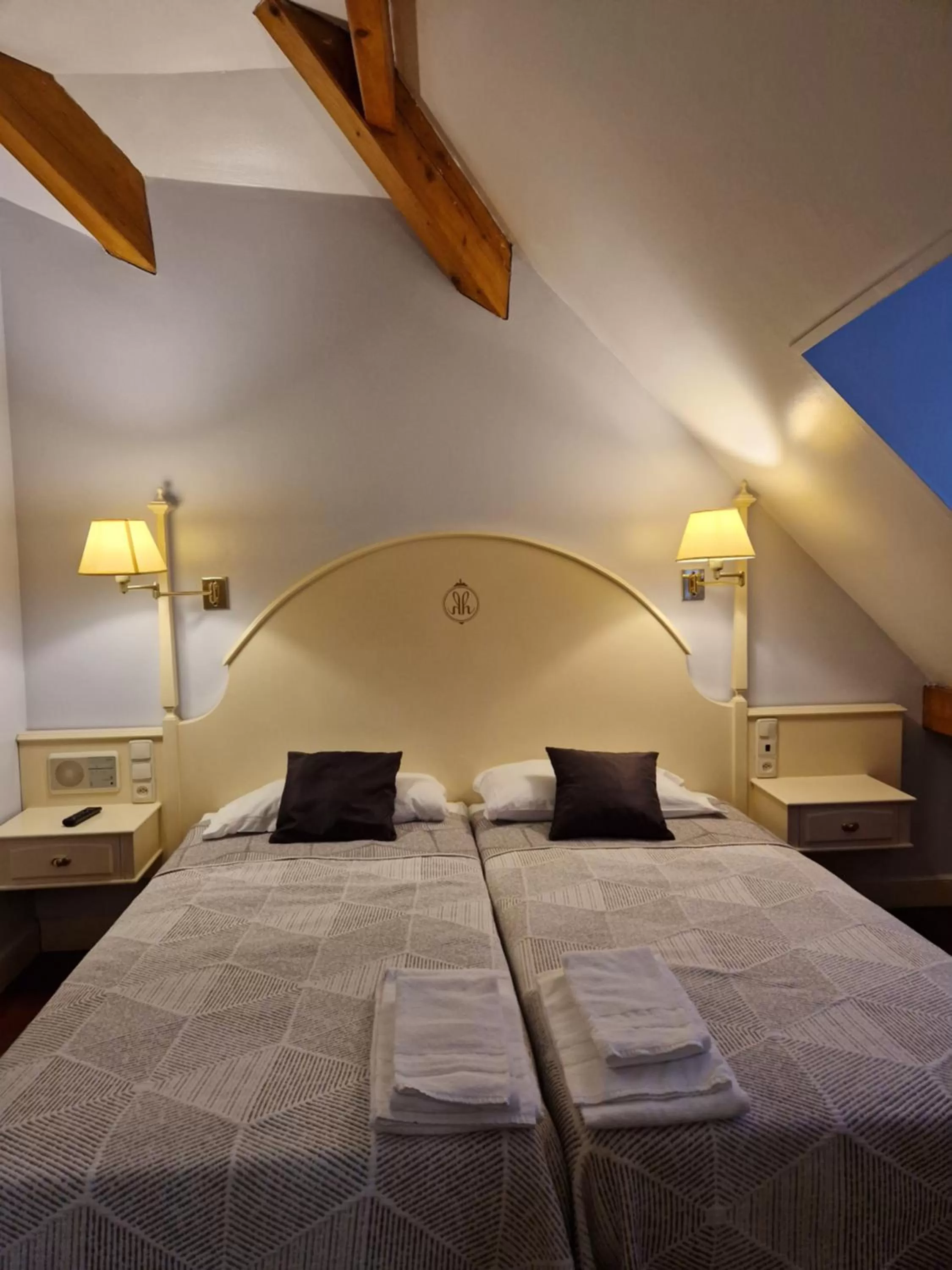 Bed in Hotel Harrison Etxea