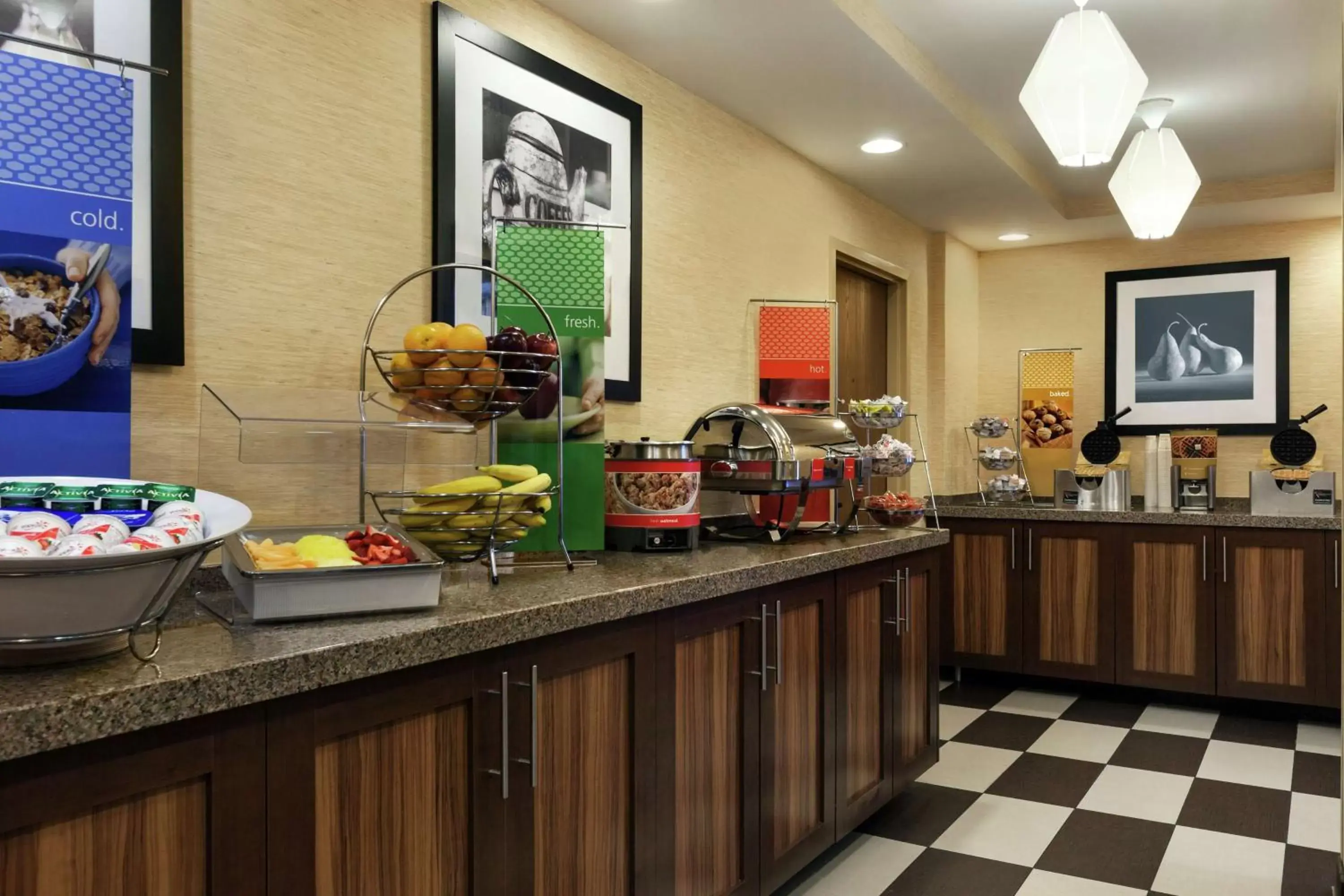 Dining area in Hampton Inn Joliet/I-55