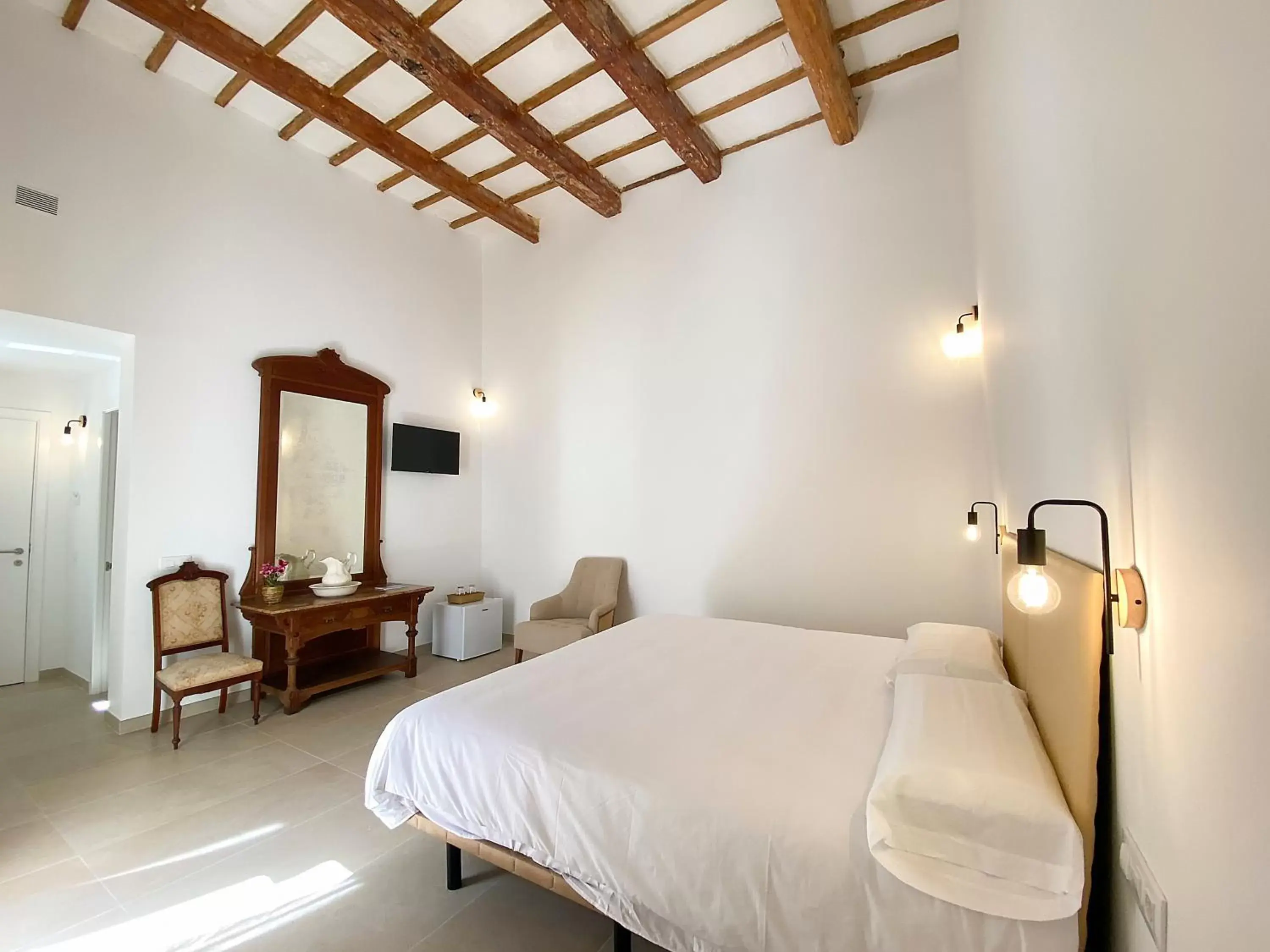 Photo of the whole room, Bed in Hotel Nou Sant Antoni