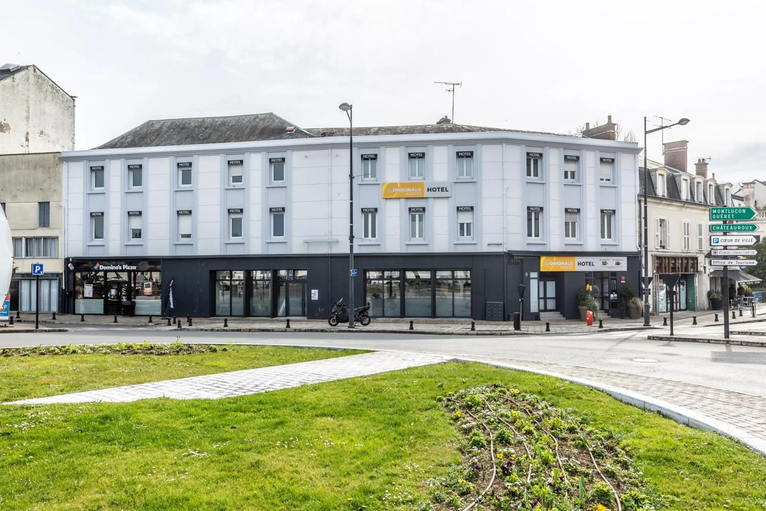 Property Building in The Originals Access, Hôtel Bourges Gare