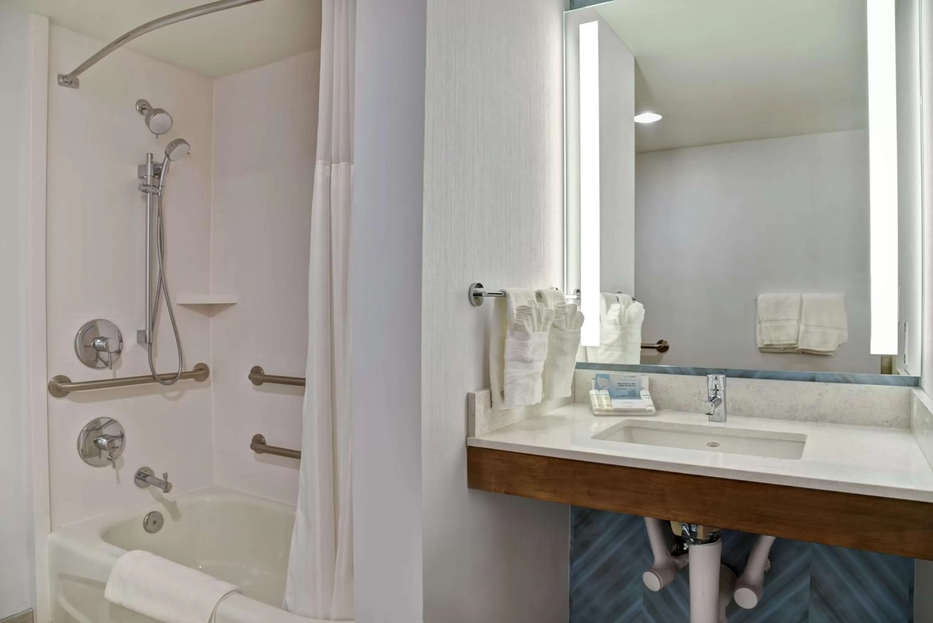 Bathroom in Hilton Garden Inn Kansas City/Kansas