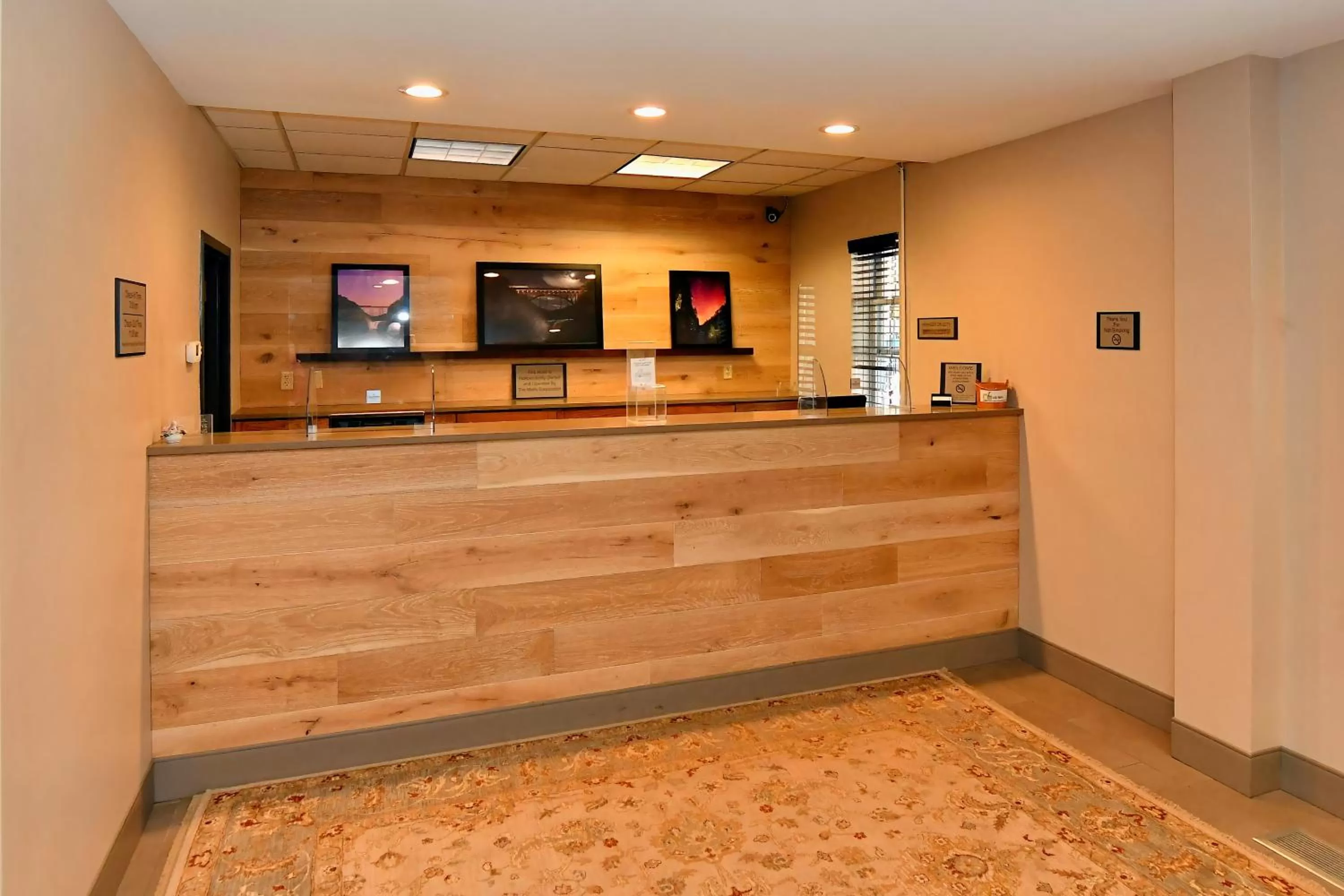 Lobby/Reception in Country Inn & Suites by Radisson, Mount Morris, NY