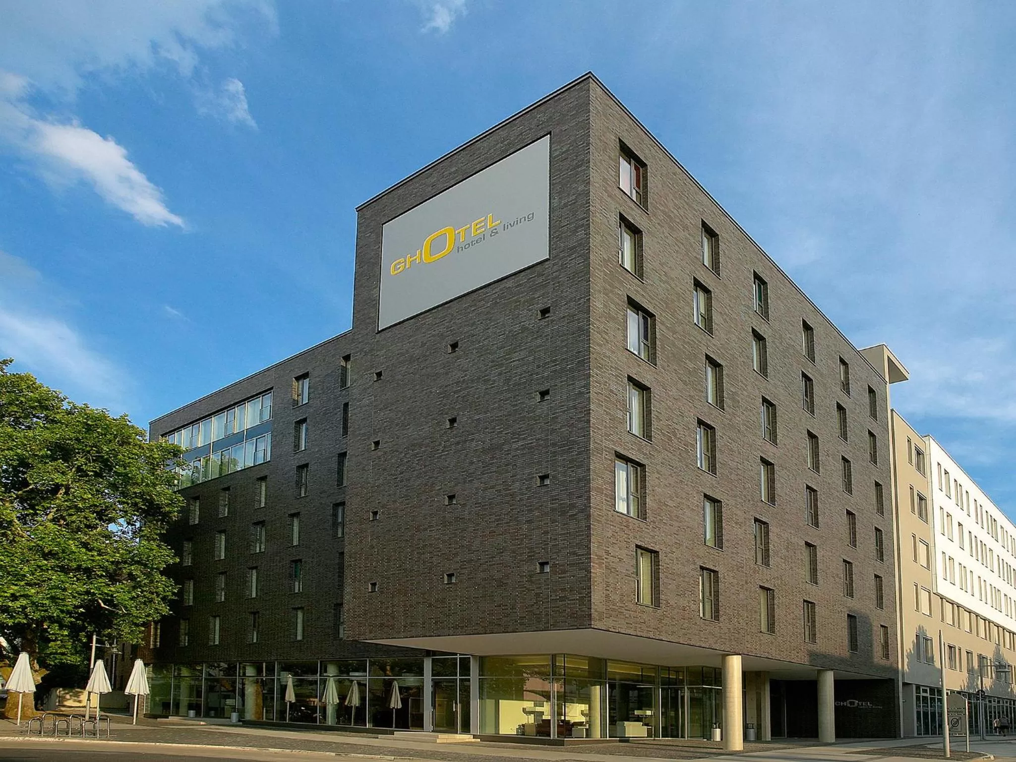 Property building in GHOTEL hotel & living Koblenz