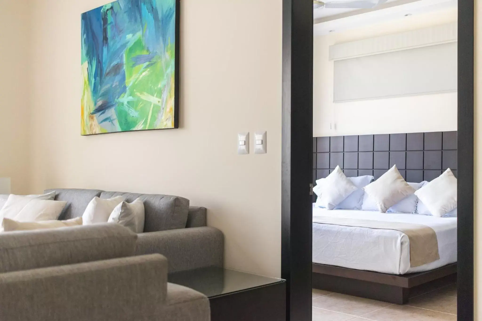 Living room, Bed in Vivo Resorts