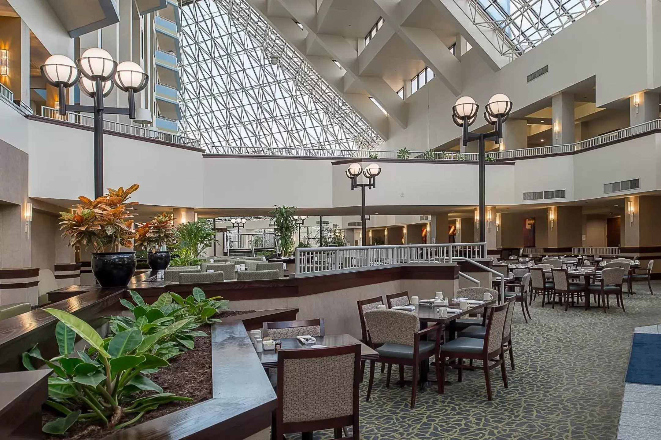 Breakfast, Restaurant/Places to Eat in Crowne Plaza Hotel St. Louis Airport, an IHG Hotel