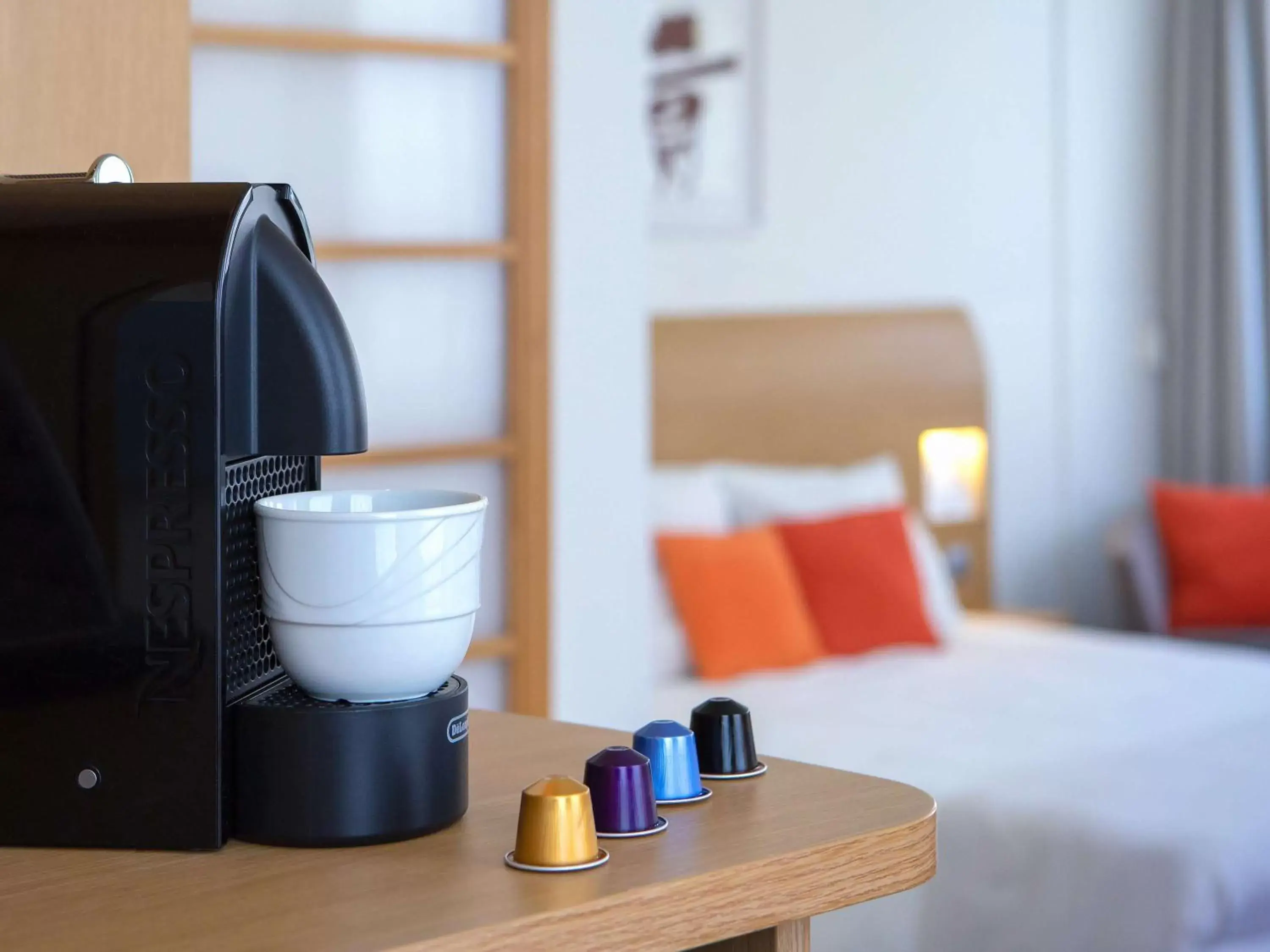 Photo of the whole room, Coffee/Tea Facilities in Novotel Budapest Danube