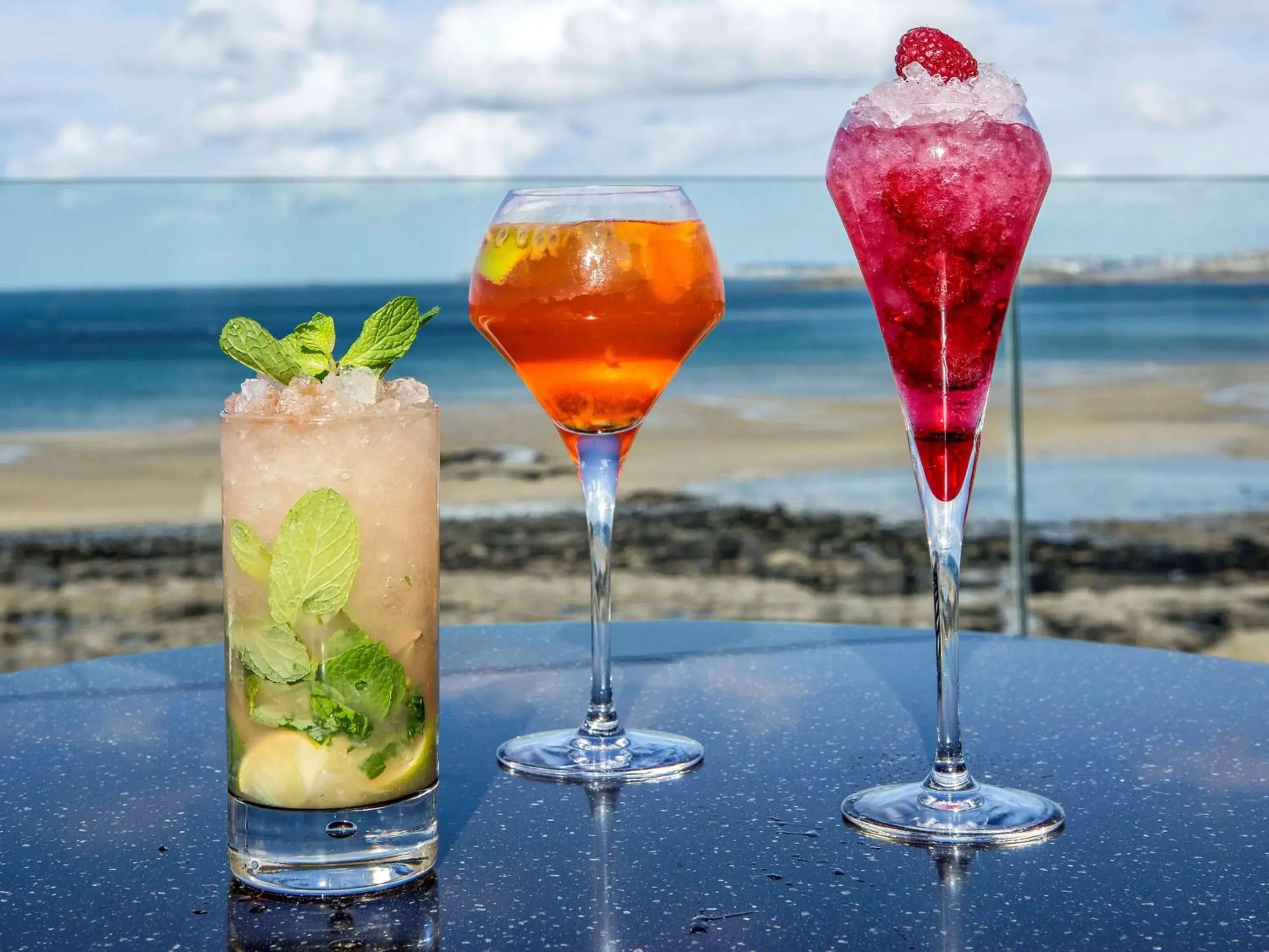 Lounge or bar, Drinks in Emeria Dinard Hotel Thalasso & Spa