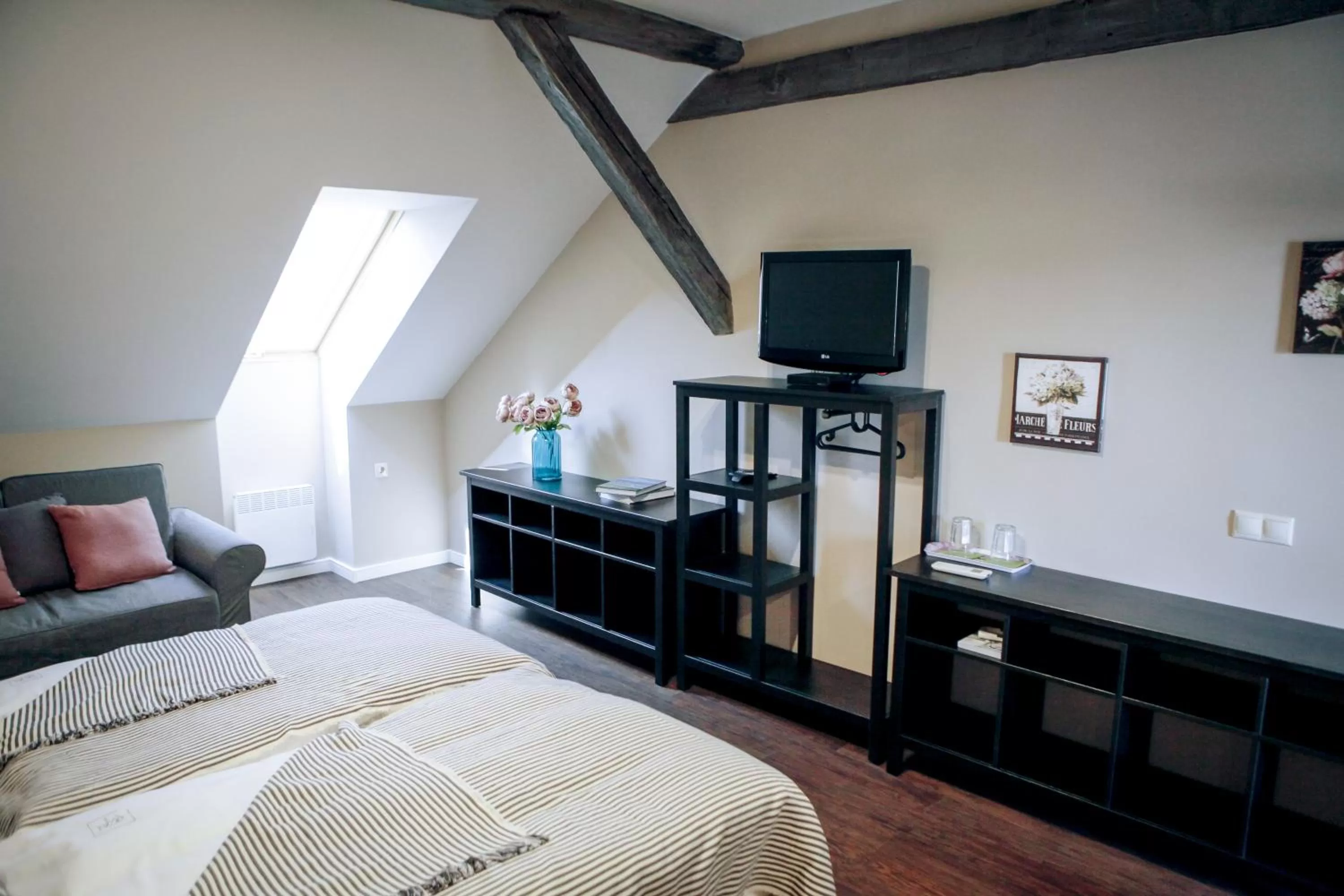 TV/Entertainment Center in LaBor Kvártély