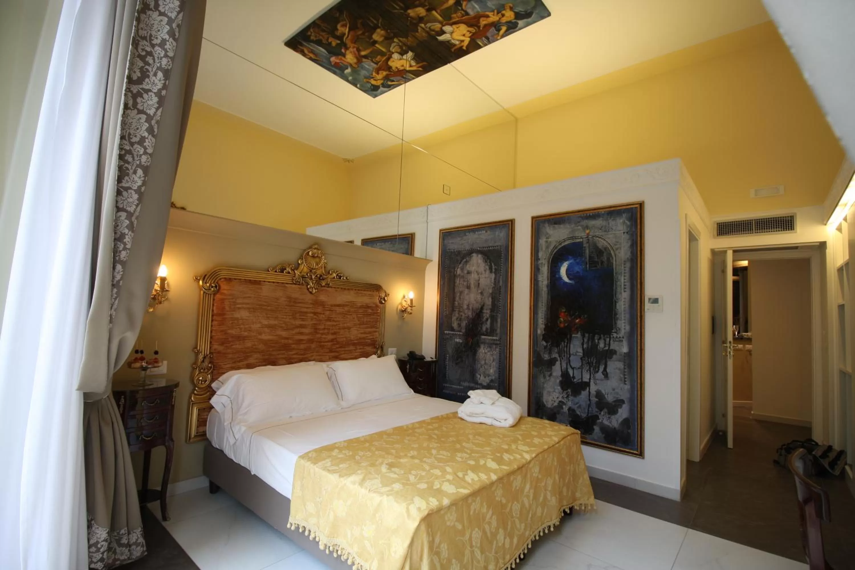 Photo of the whole room, Bed in Hotel Art Resort Galleria Umberto