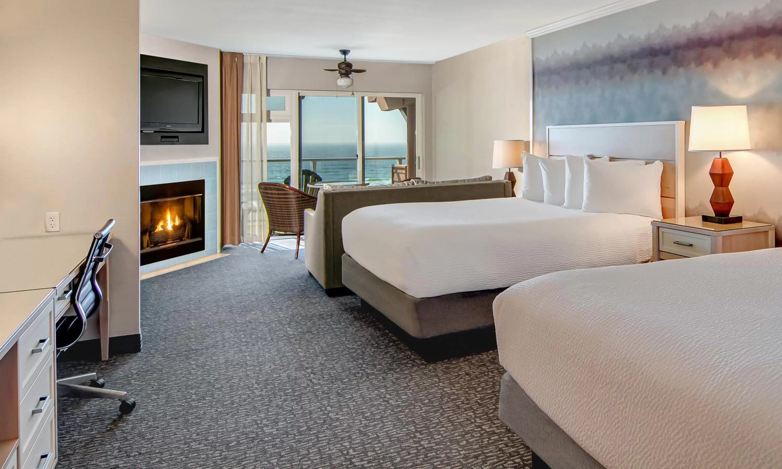 Photo of the whole room, Bed in Hallmark Resort - Newport