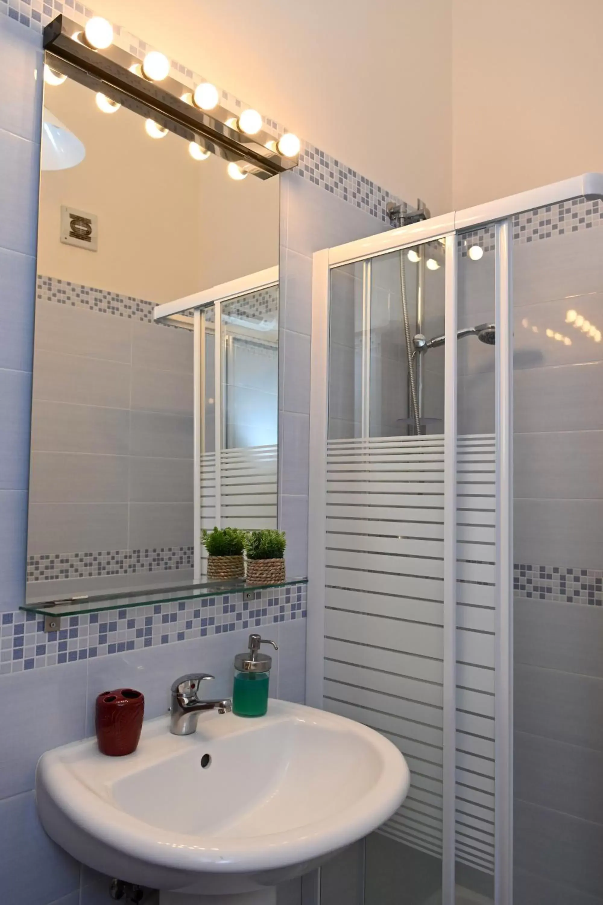 Shower, Bathroom in B&B a Capua - I PORTICI del centro