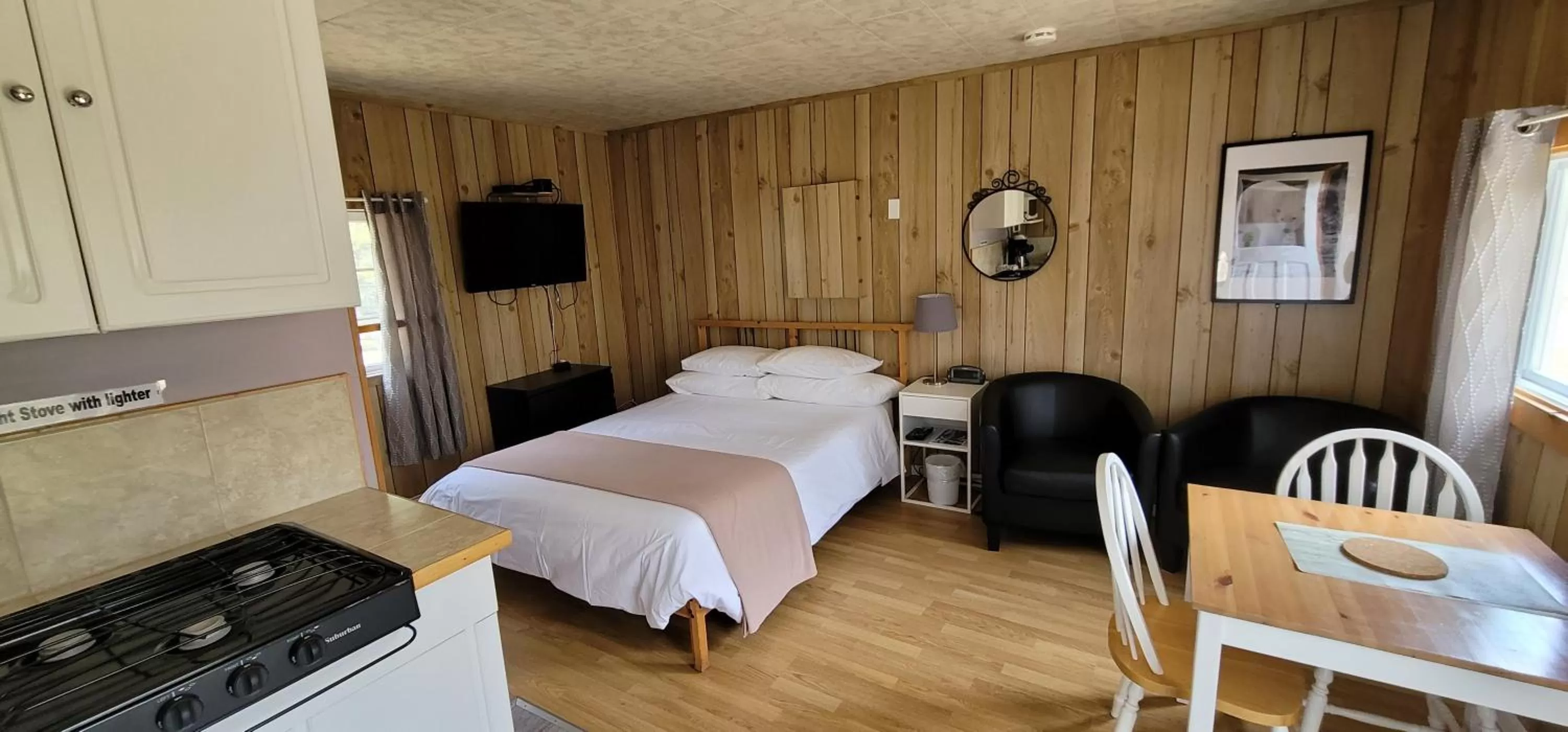 Property building in Parkway Cottage Resort and Trading Post