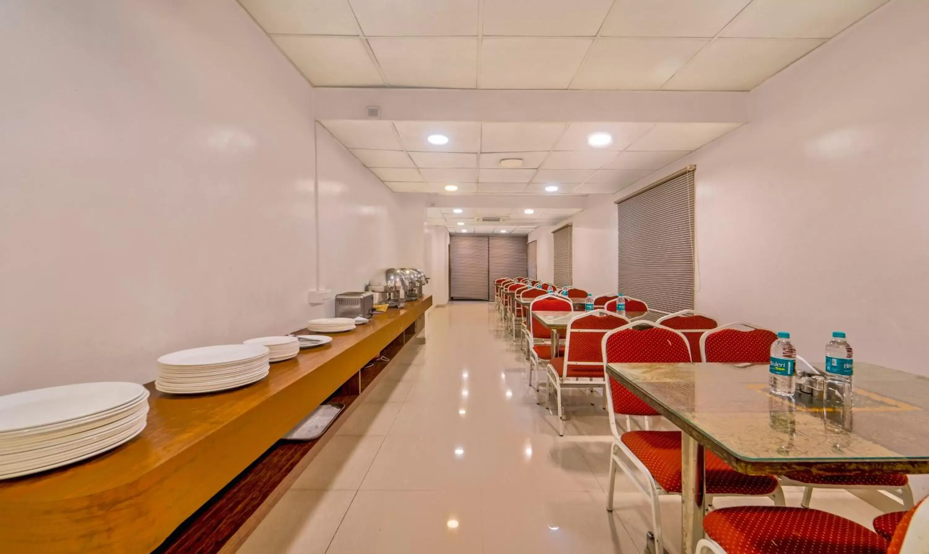 Dining area, Restaurant/Places to Eat in FabHotel Golden Swan Chennai Airport Free Pickup & Drop