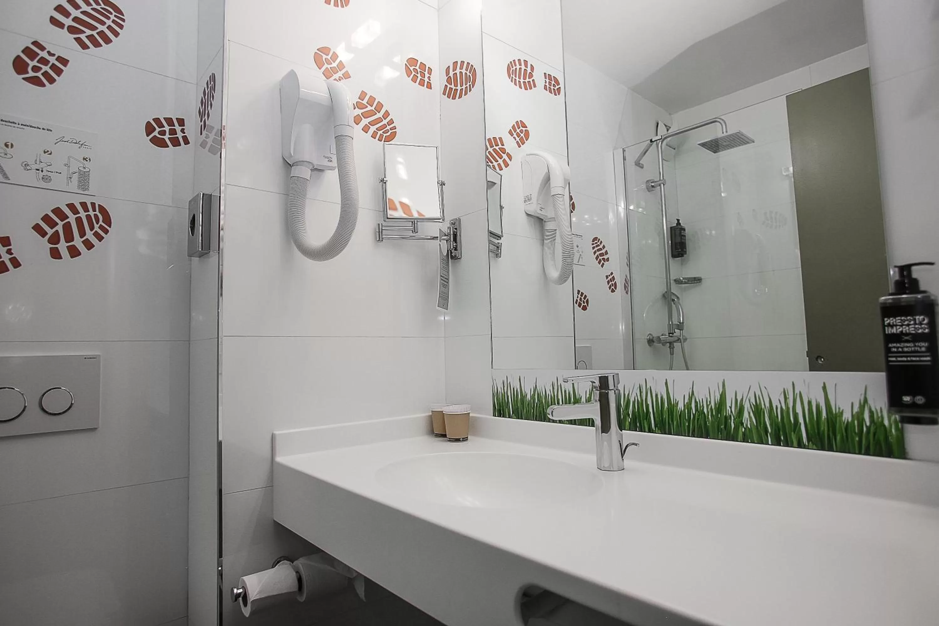 Bathroom in Ibis Styles Lisieux Normandie